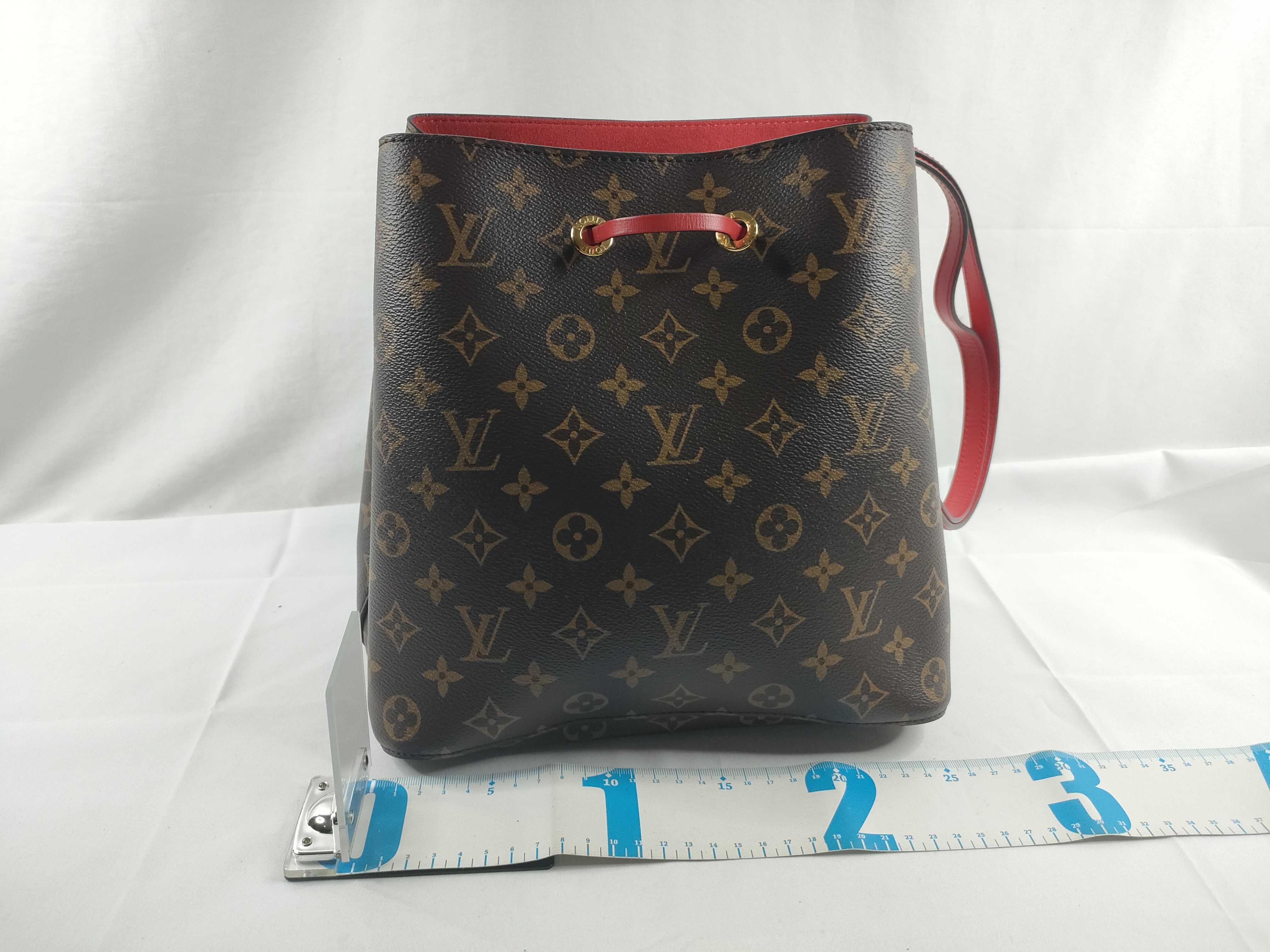 Monogram NeoNoe MM M44021 Shoulder Bag — view 2