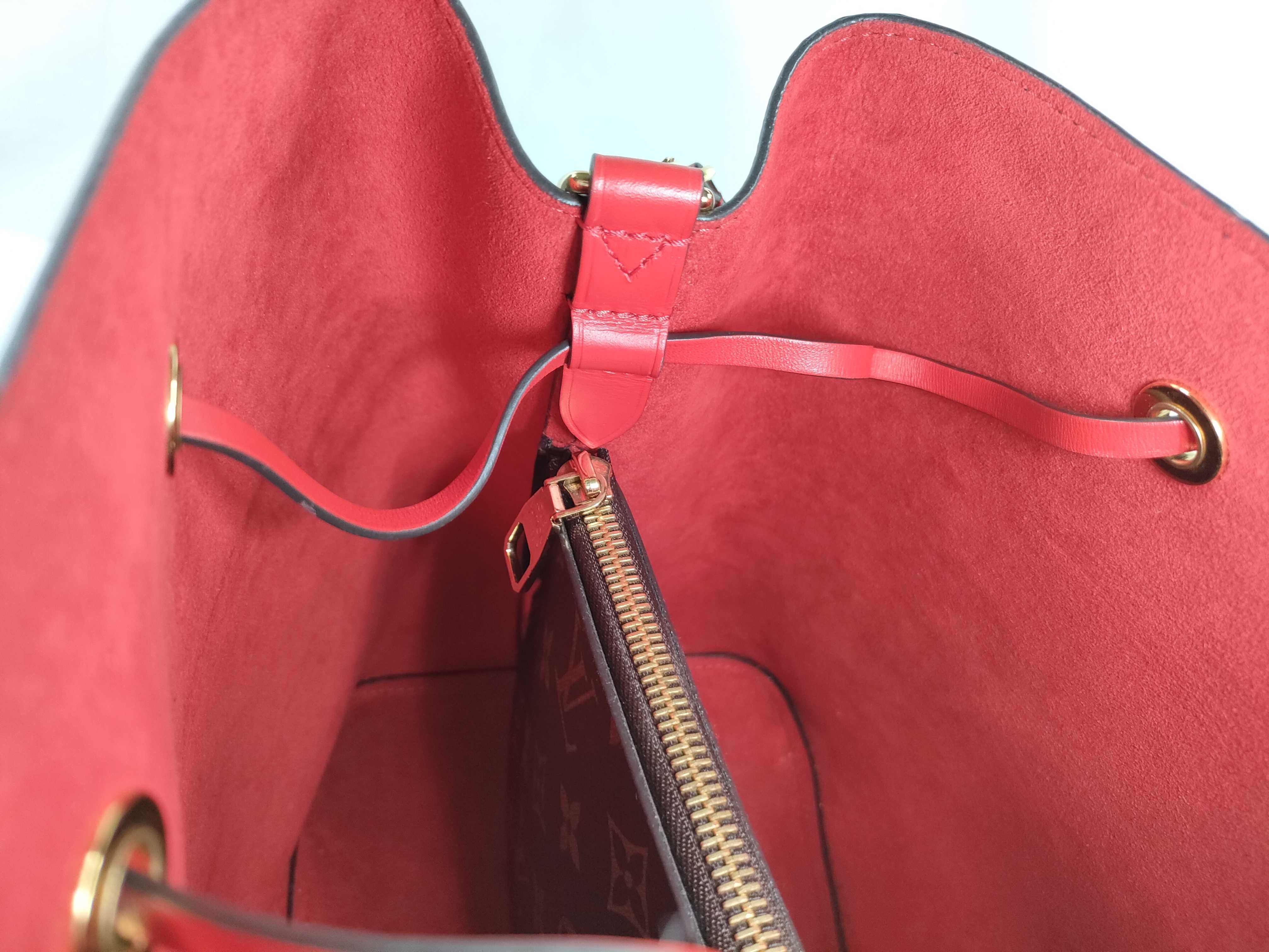 Monogram NeoNoe MM M44021 Shoulder Bag — view 11