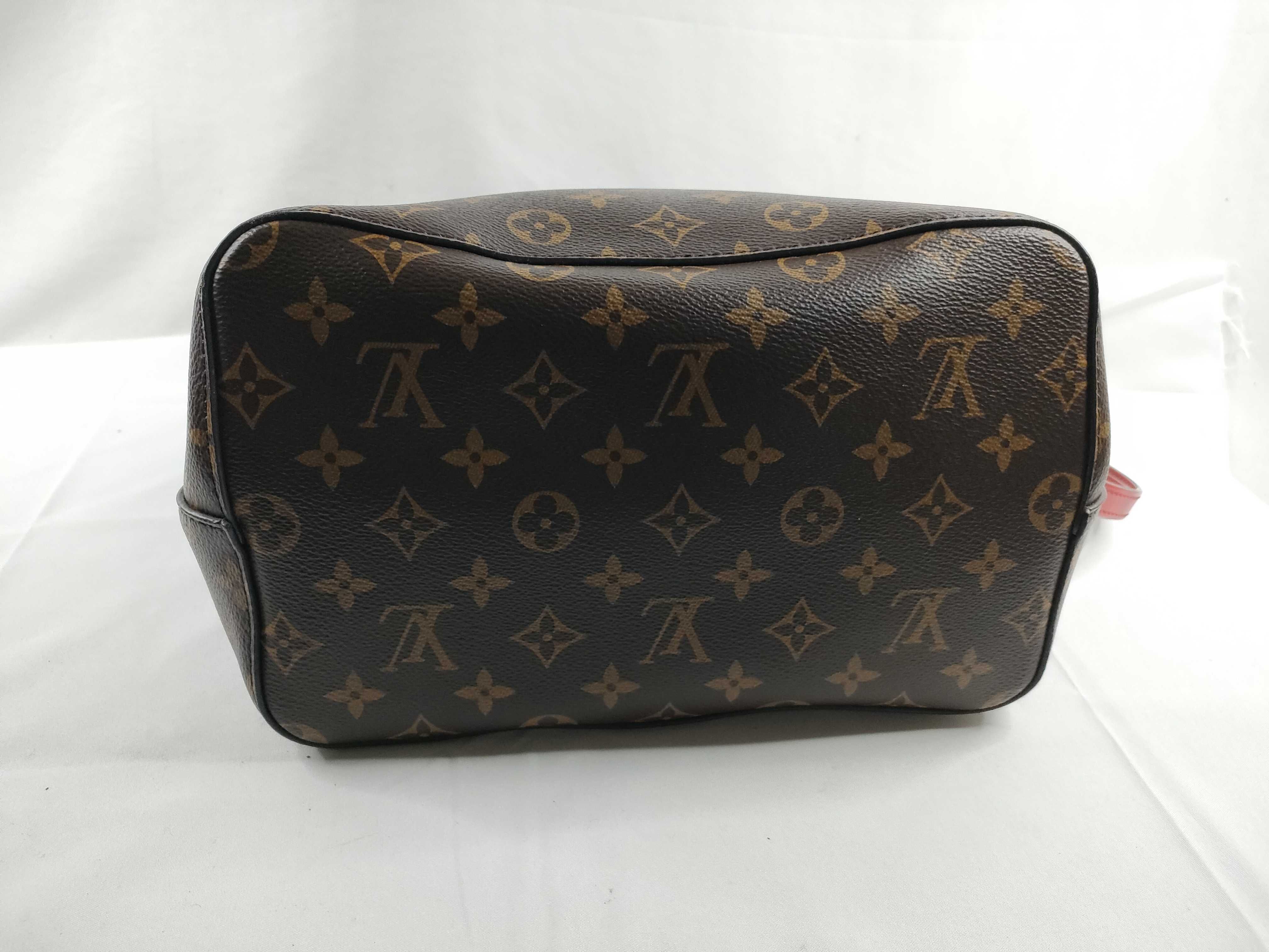 Monogram NeoNoe MM M44021 Shoulder Bag — view 4