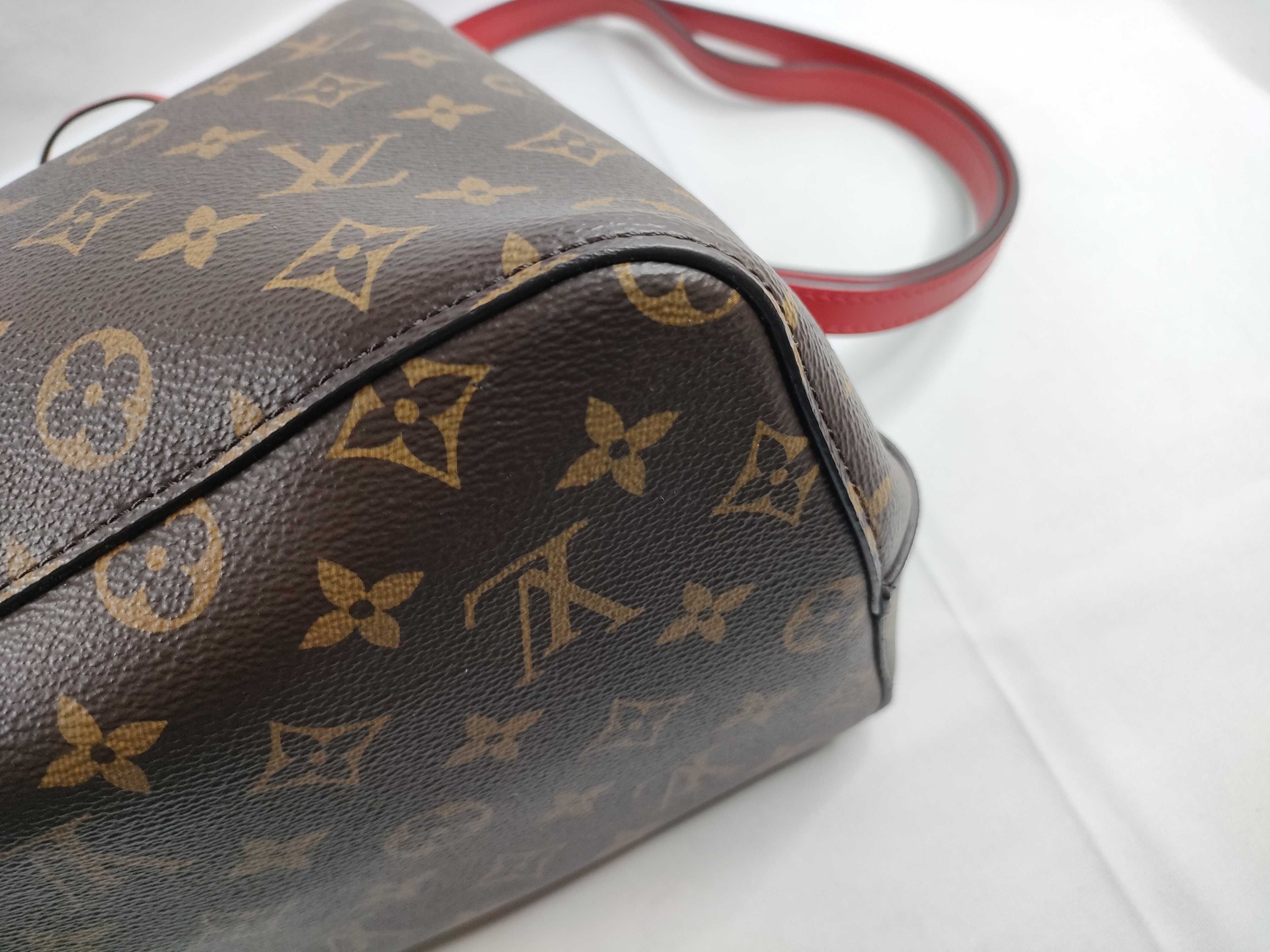 Monogram NeoNoe MM M44021 Shoulder Bag — view 5