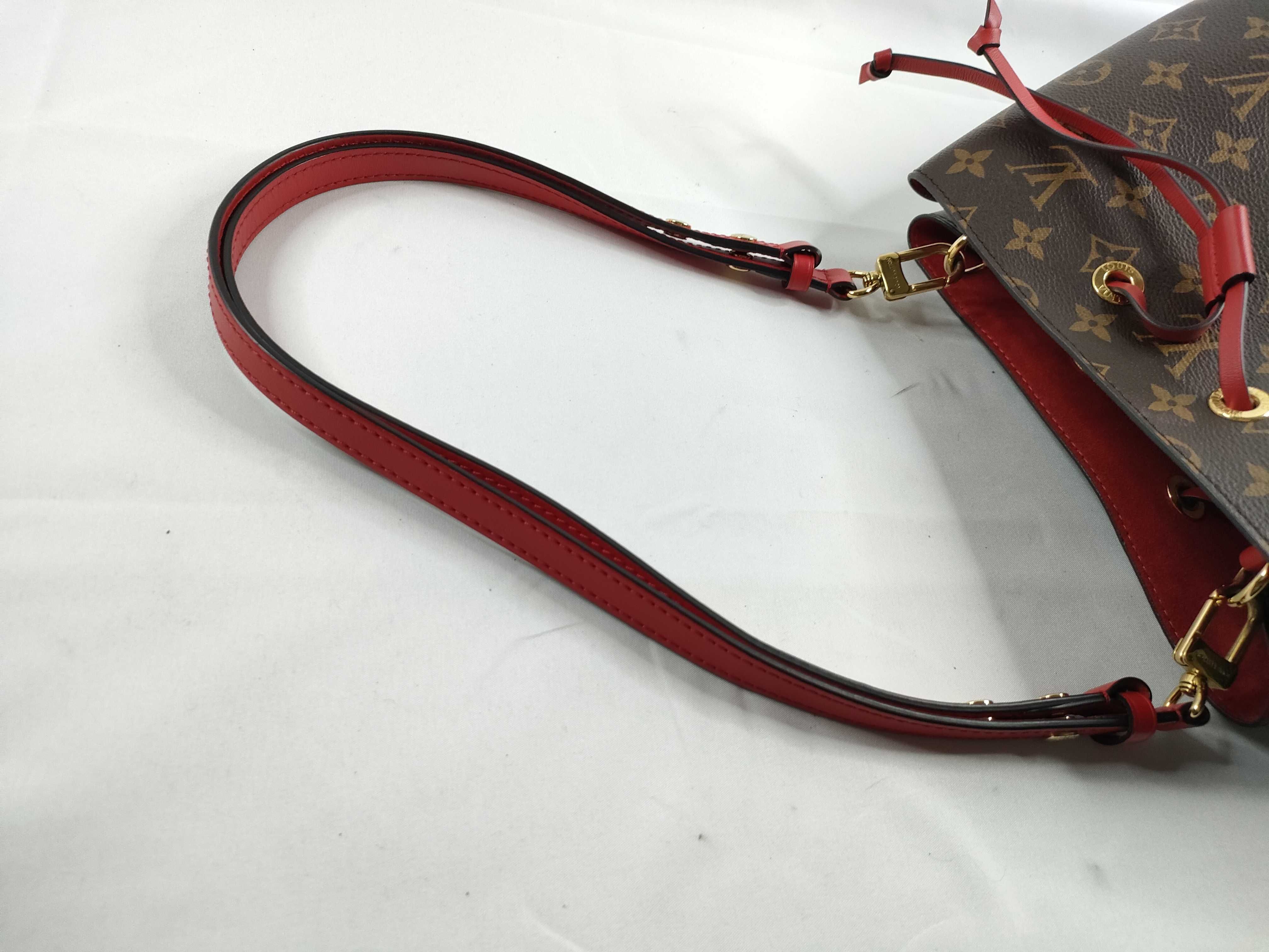 Monogram NeoNoe MM M44021 Shoulder Bag — view 6