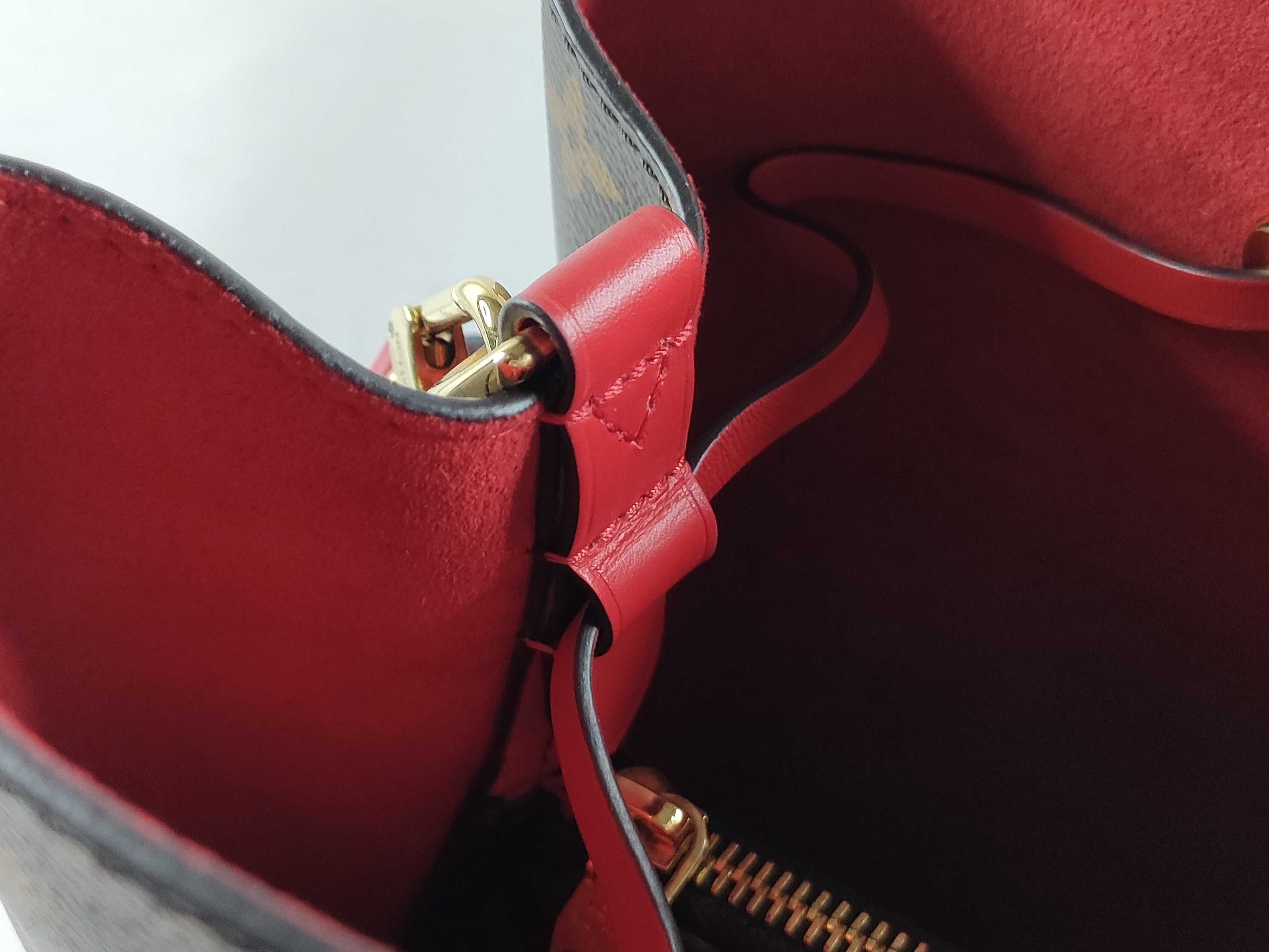 Monogram NeoNoe MM M44021 Shoulder Bag — view 8