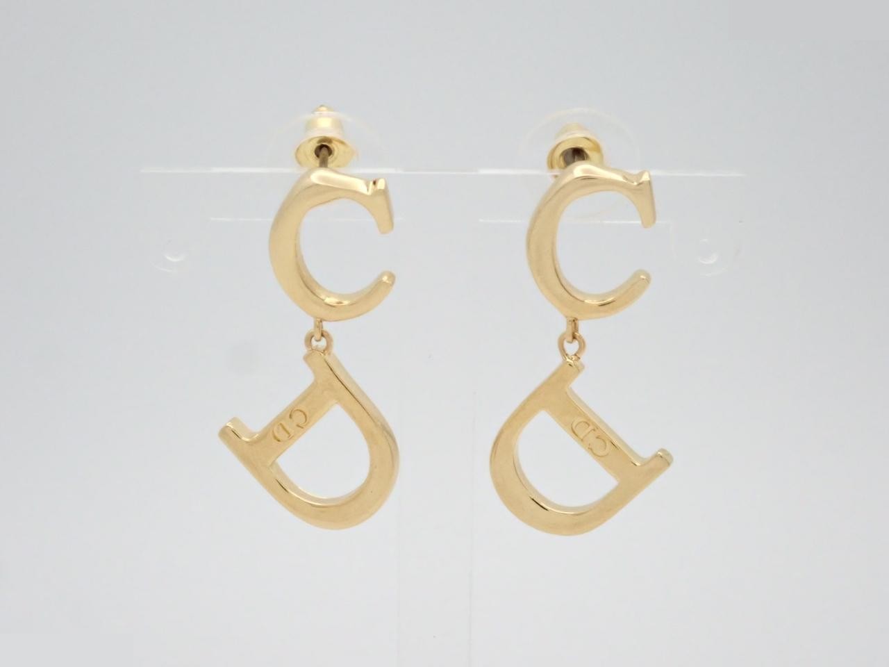 Other lines: Precious metals and earrings