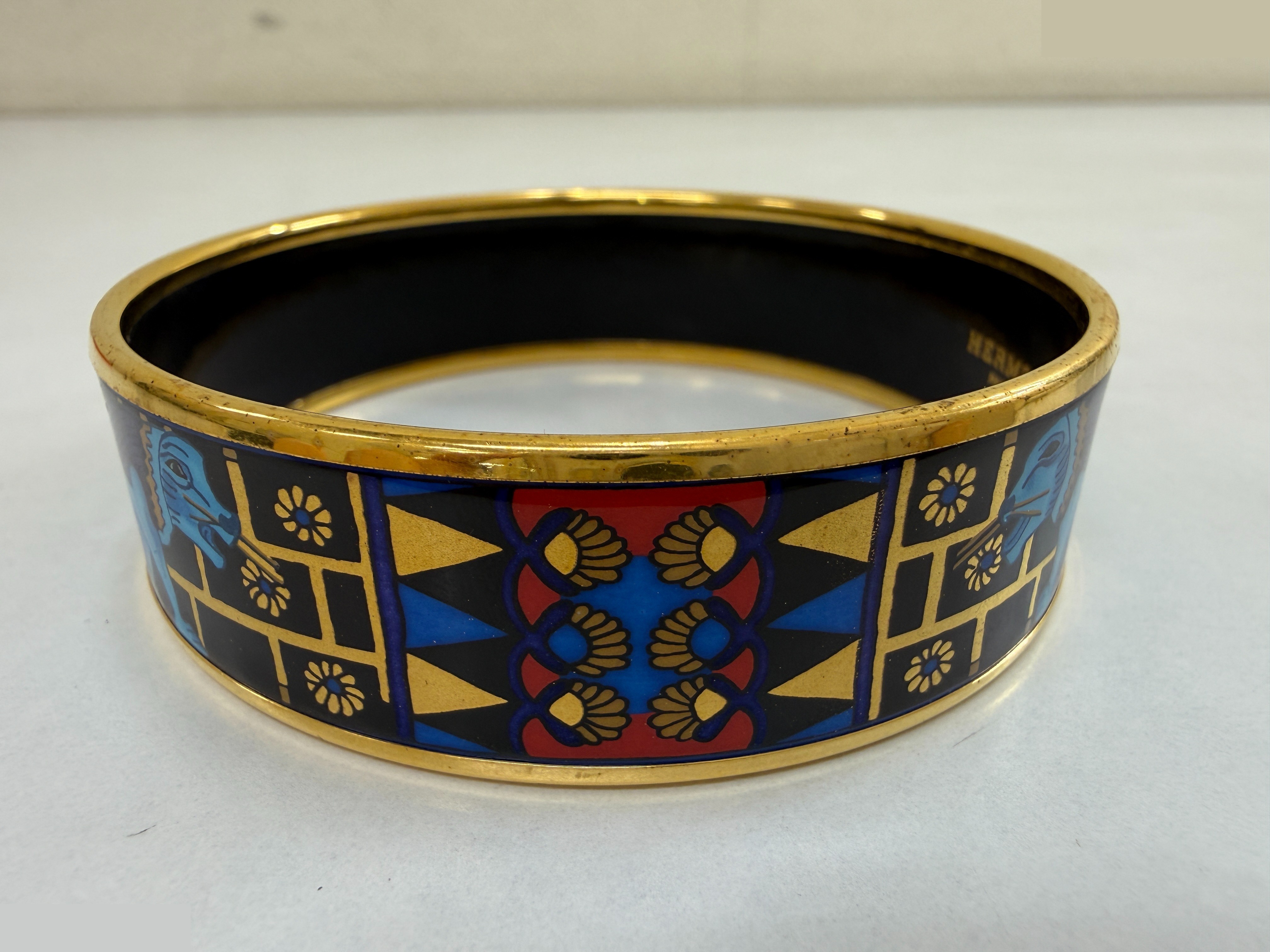 Enamel GM, wrist circumference approximately 21.5 cm — view 3