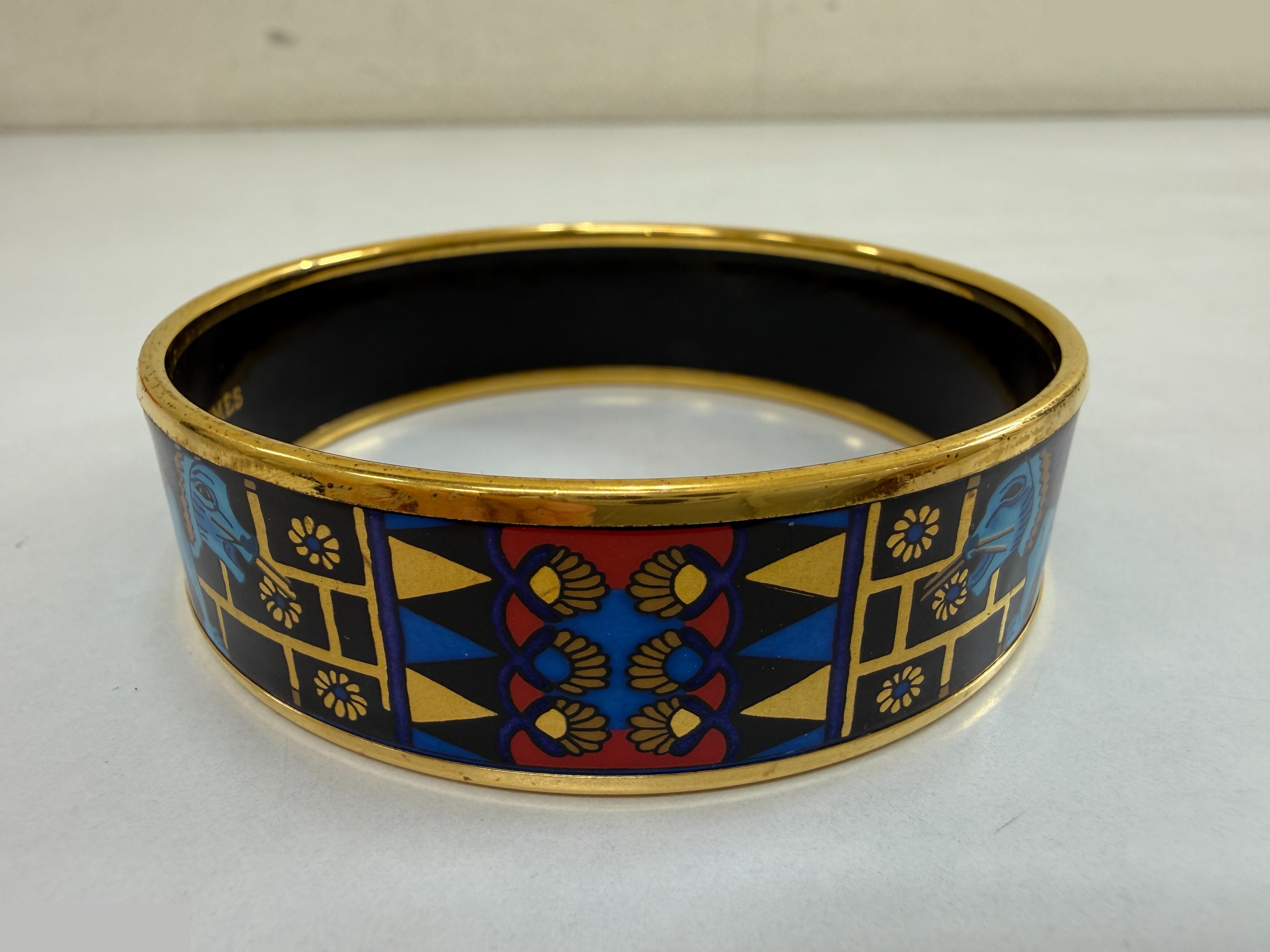 Enamel GM, wrist circumference approximately 21.5 cm — view 4