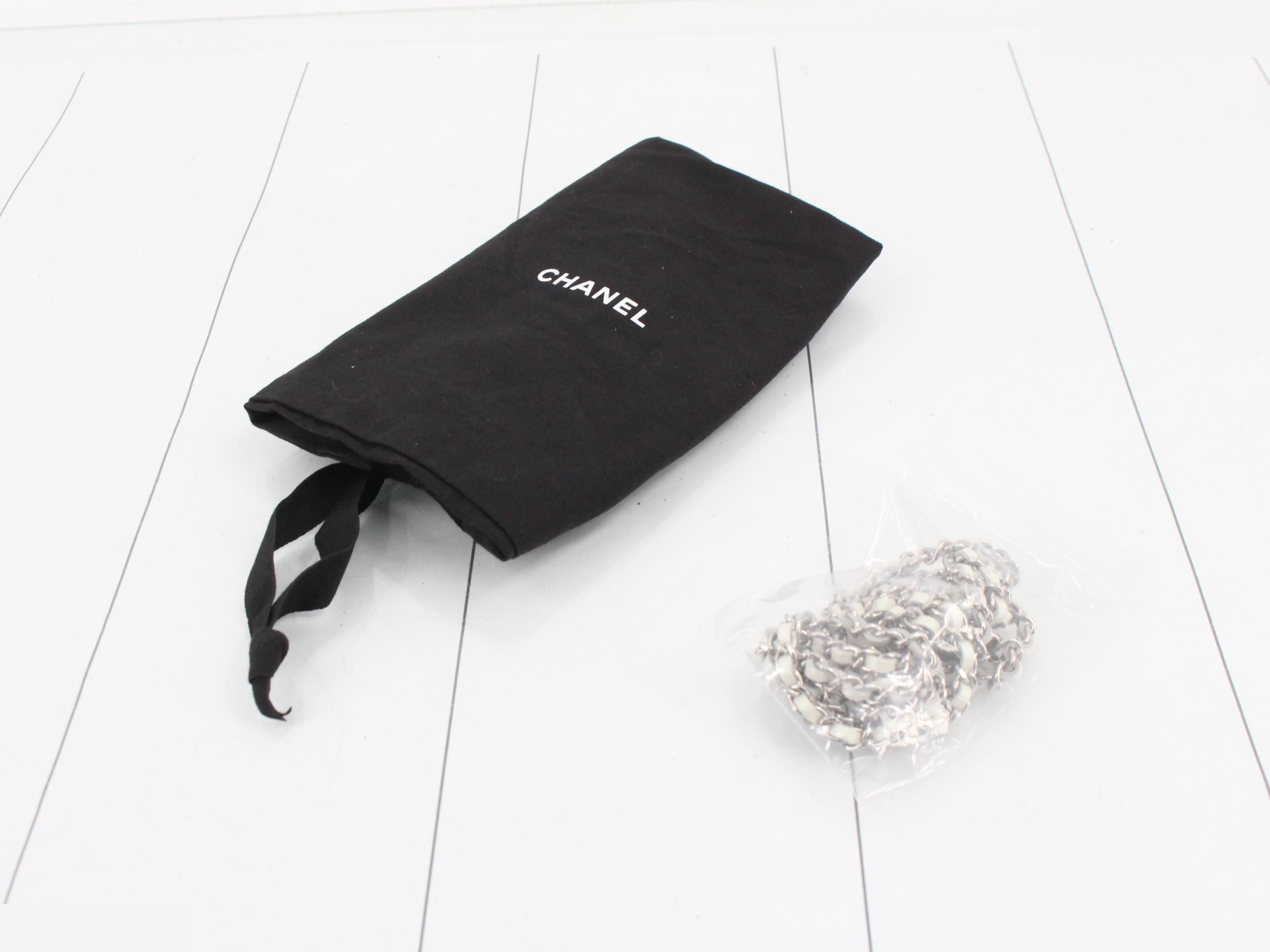 AP2368 Clutch with neck chain, unused. — view 5