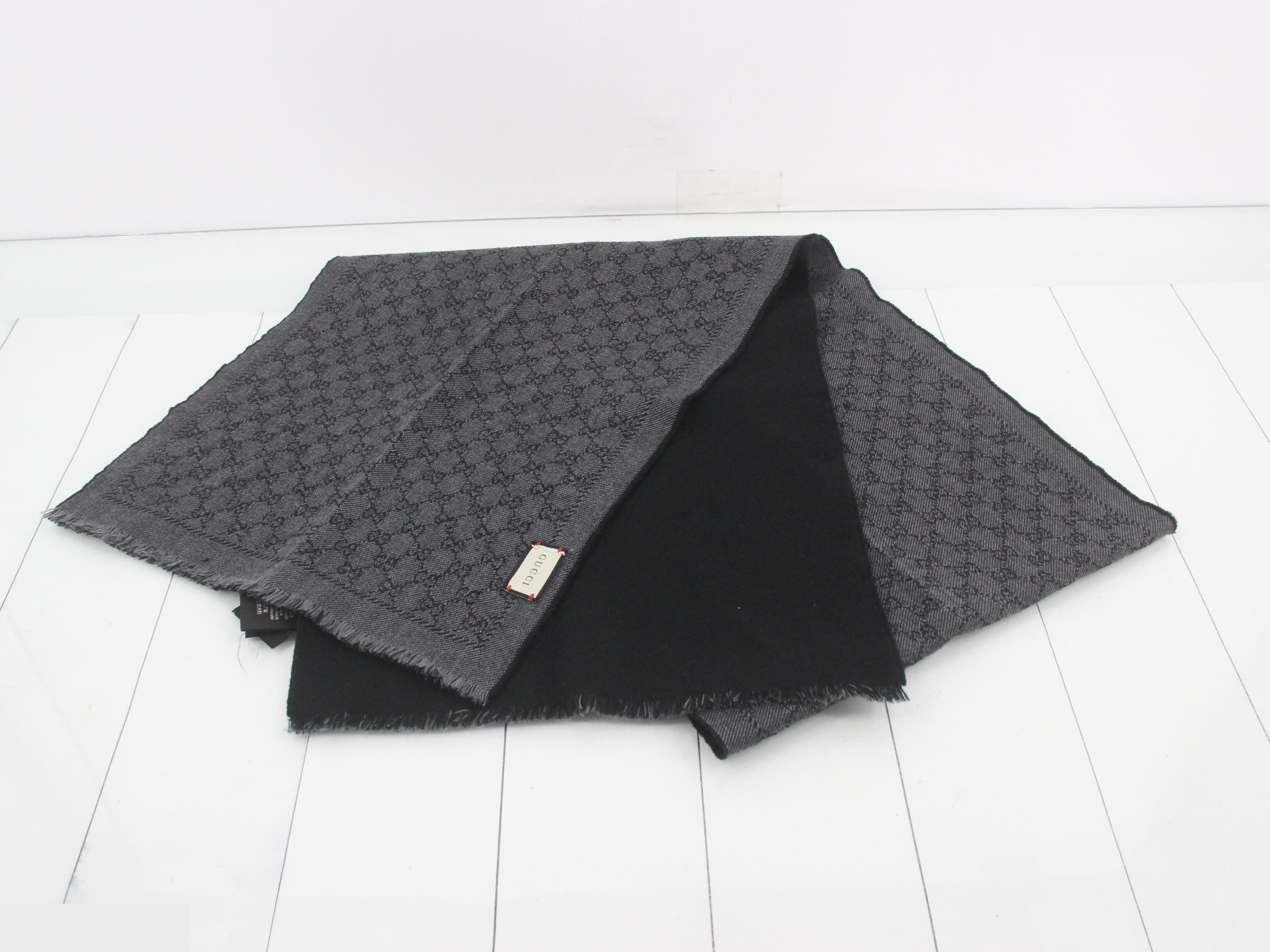 GG pattern stole, gray — view 2