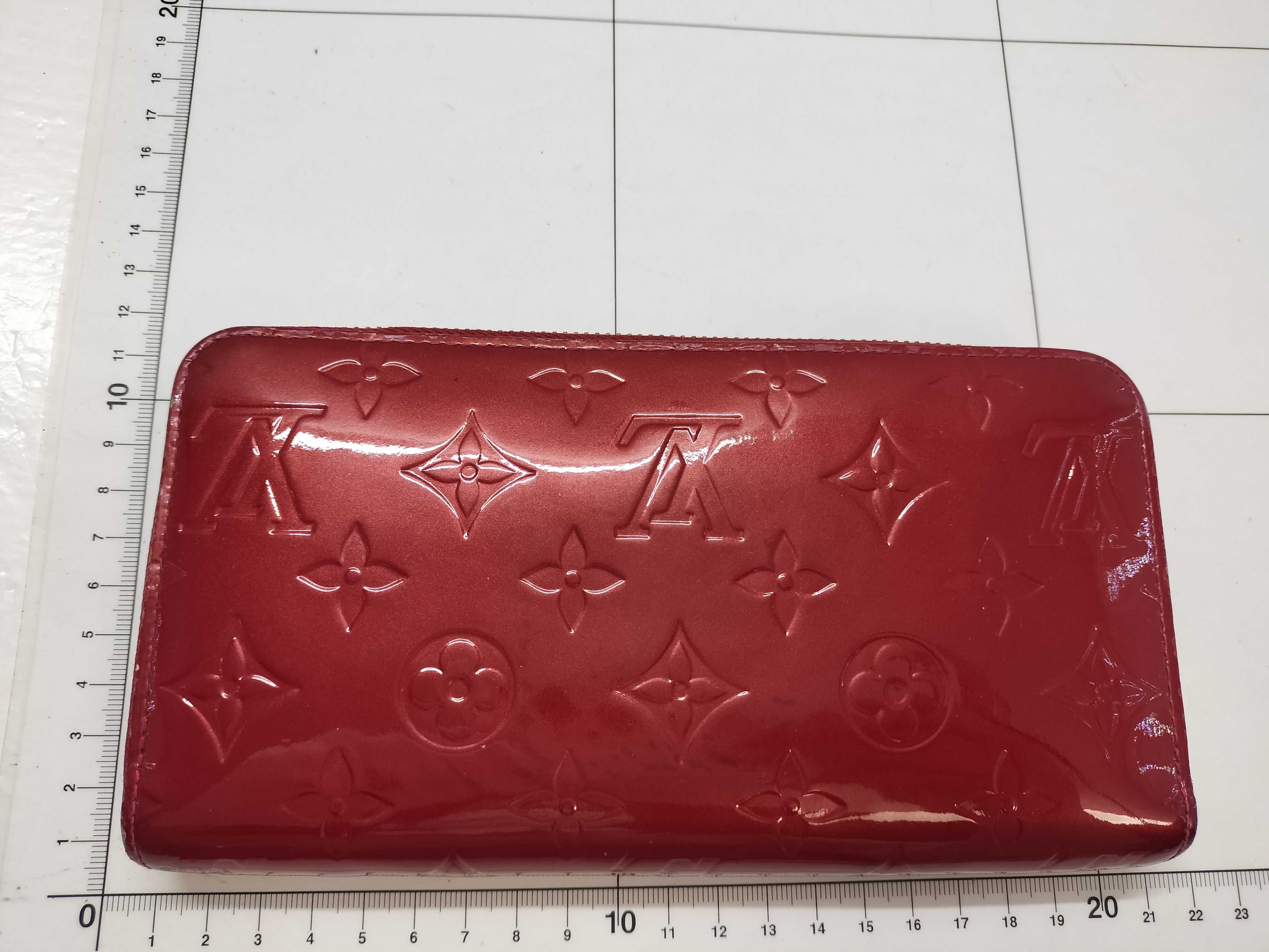 Vernis Zippy Wallet Pomme d'Amour M91981 CA2143 Wallet — view 2