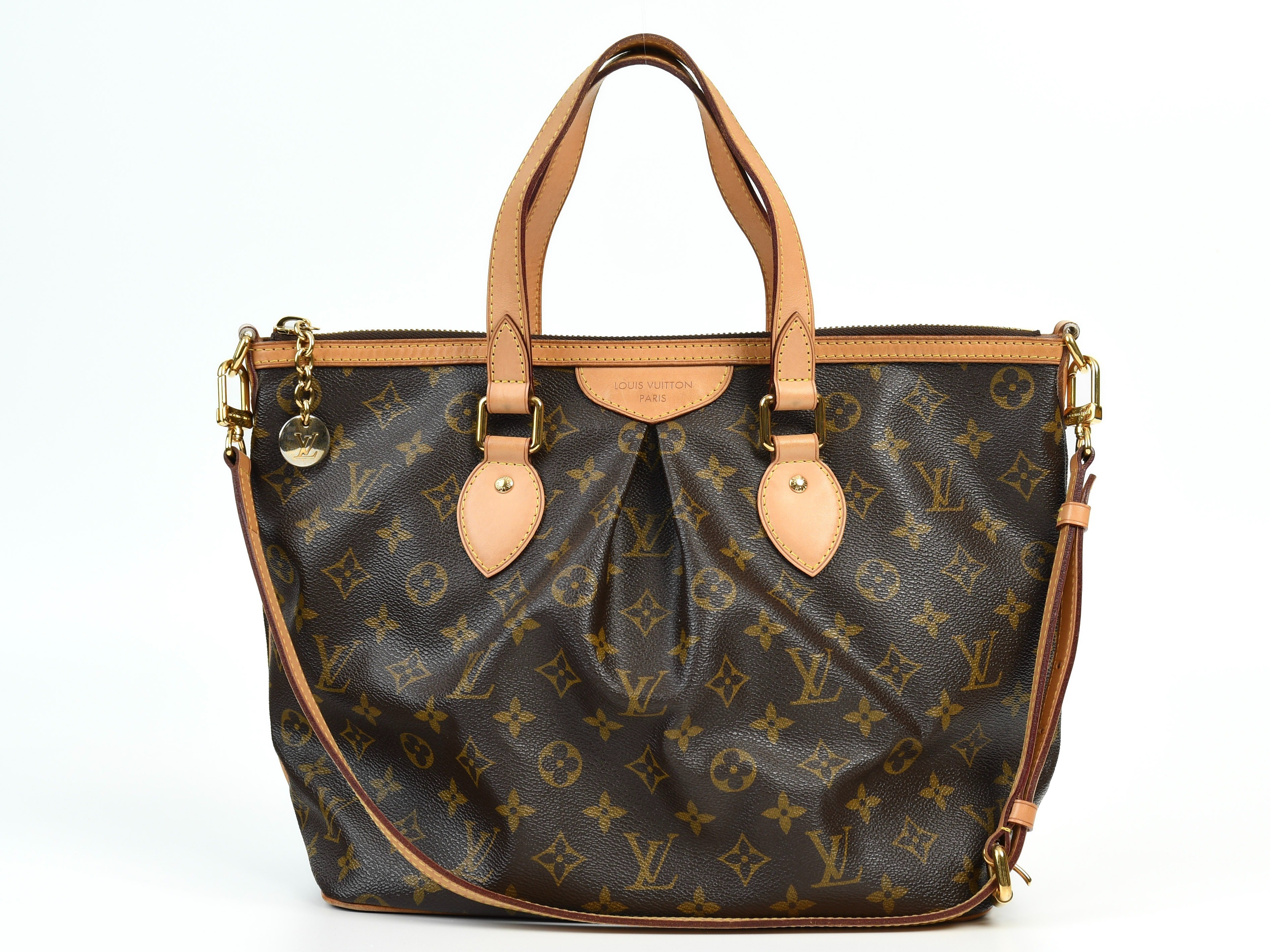 Includes strap and dust bag. Palermo PM M40145 SR4152