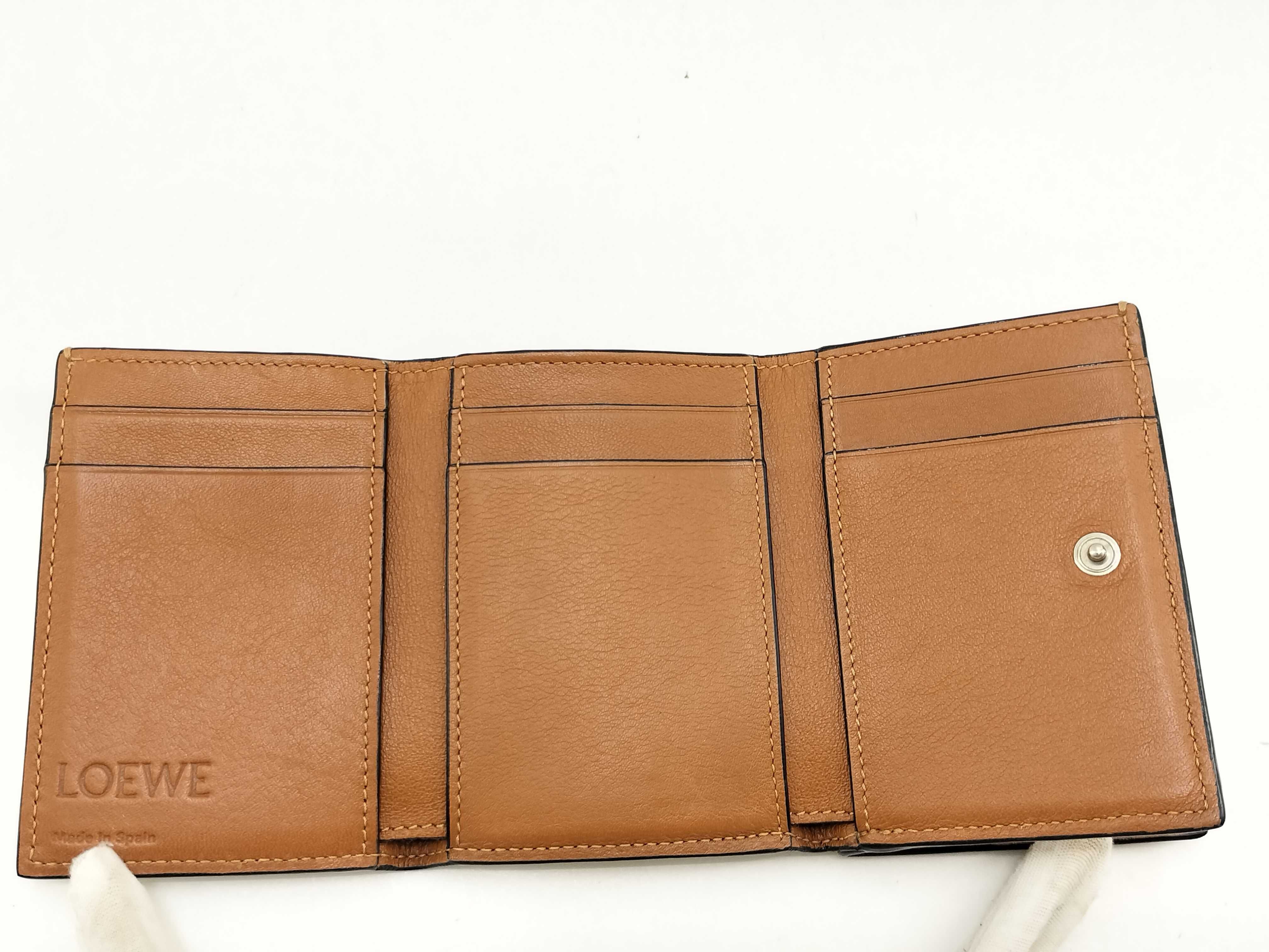 Trifold Wallet — view 9