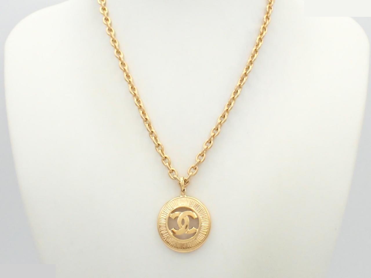 Vintage Classic (Precious Metal) Necklace/Pendant — view 3