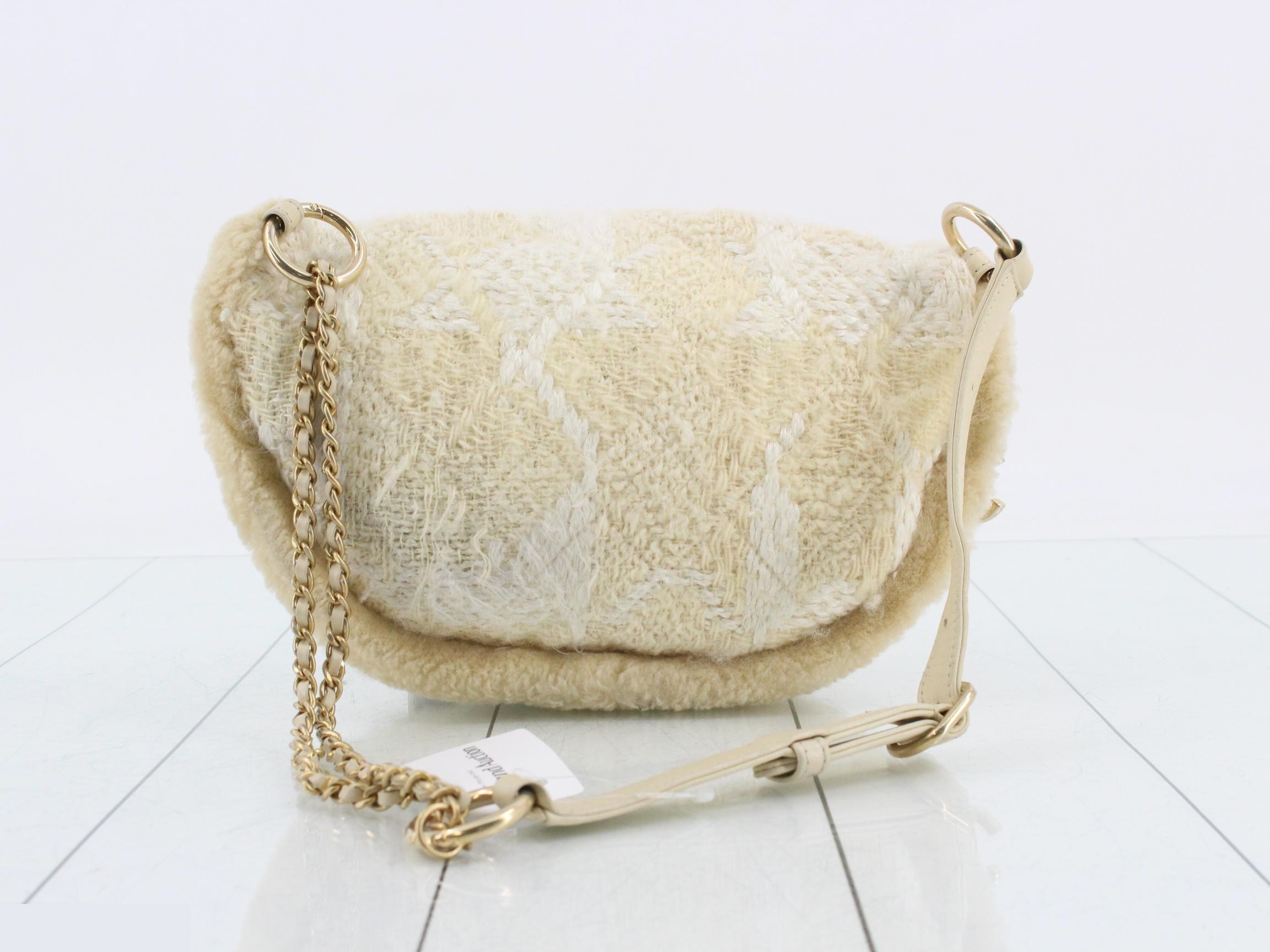 Matelassé (bag) — view 2