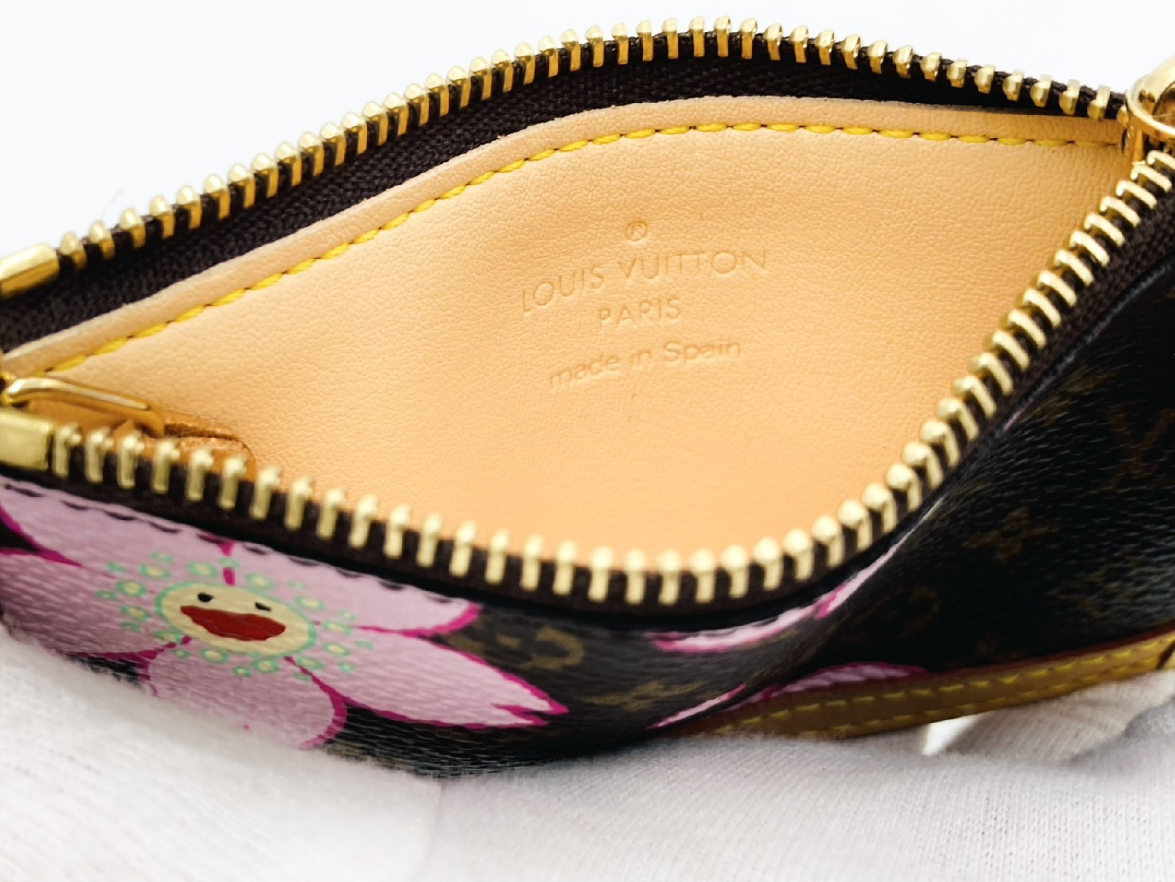 x Takashi Murakami LV x TM M92015 Monogram Cherry Blossom Pochette Clé Coin Case CA0033 Coin Case — view 5