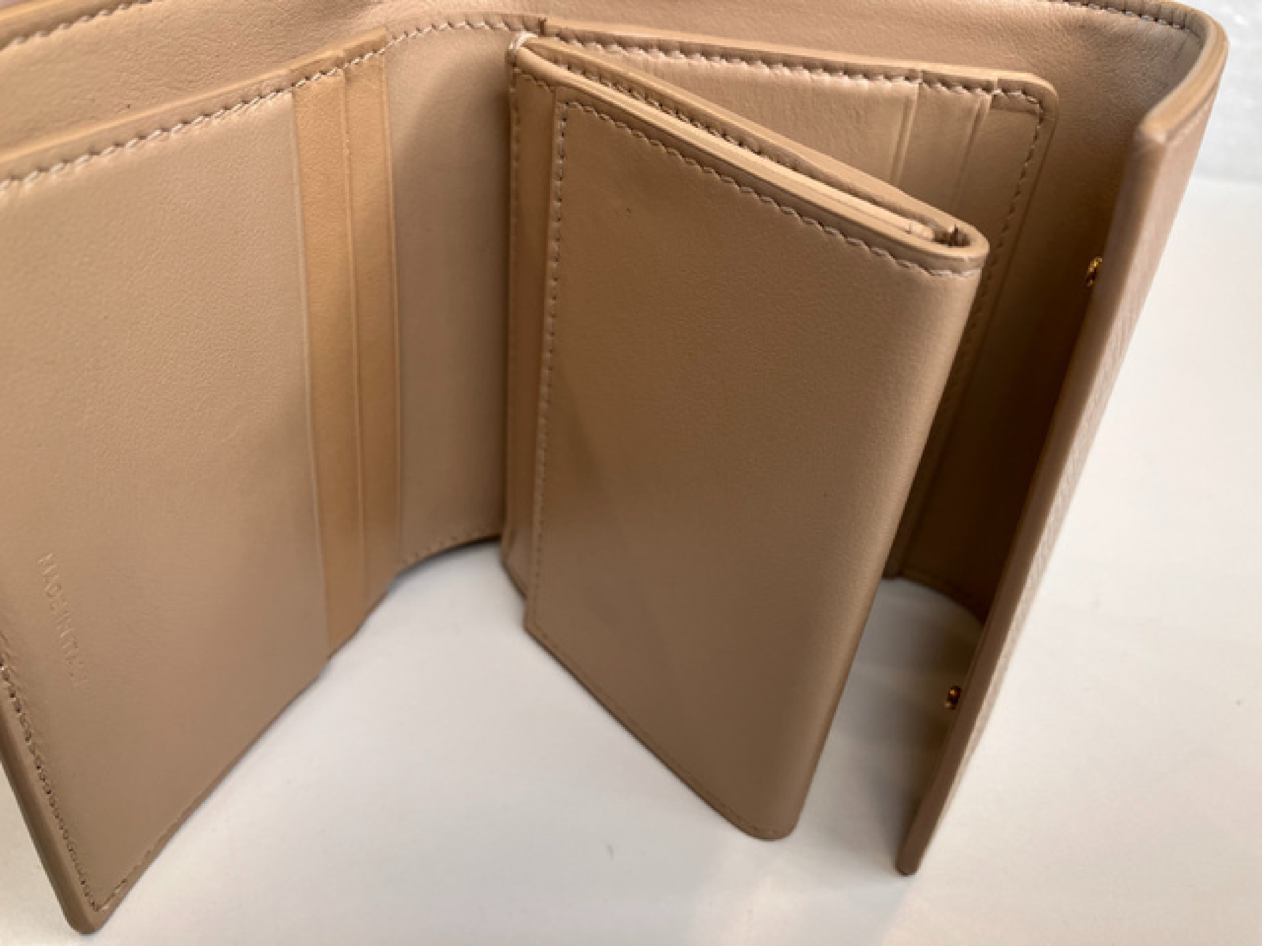 tri-fold wallet — view 6