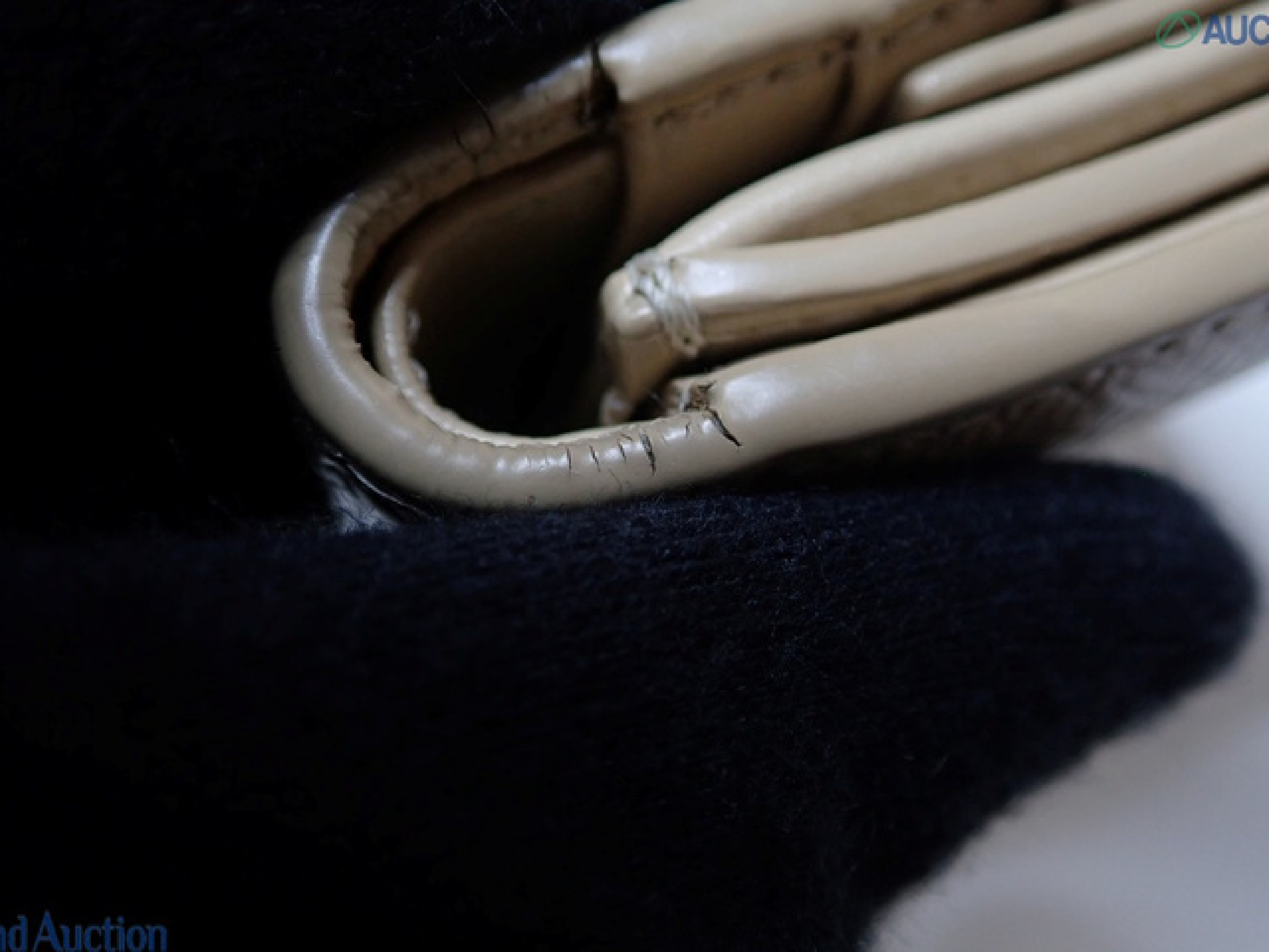 tri-fold wallet — view 10