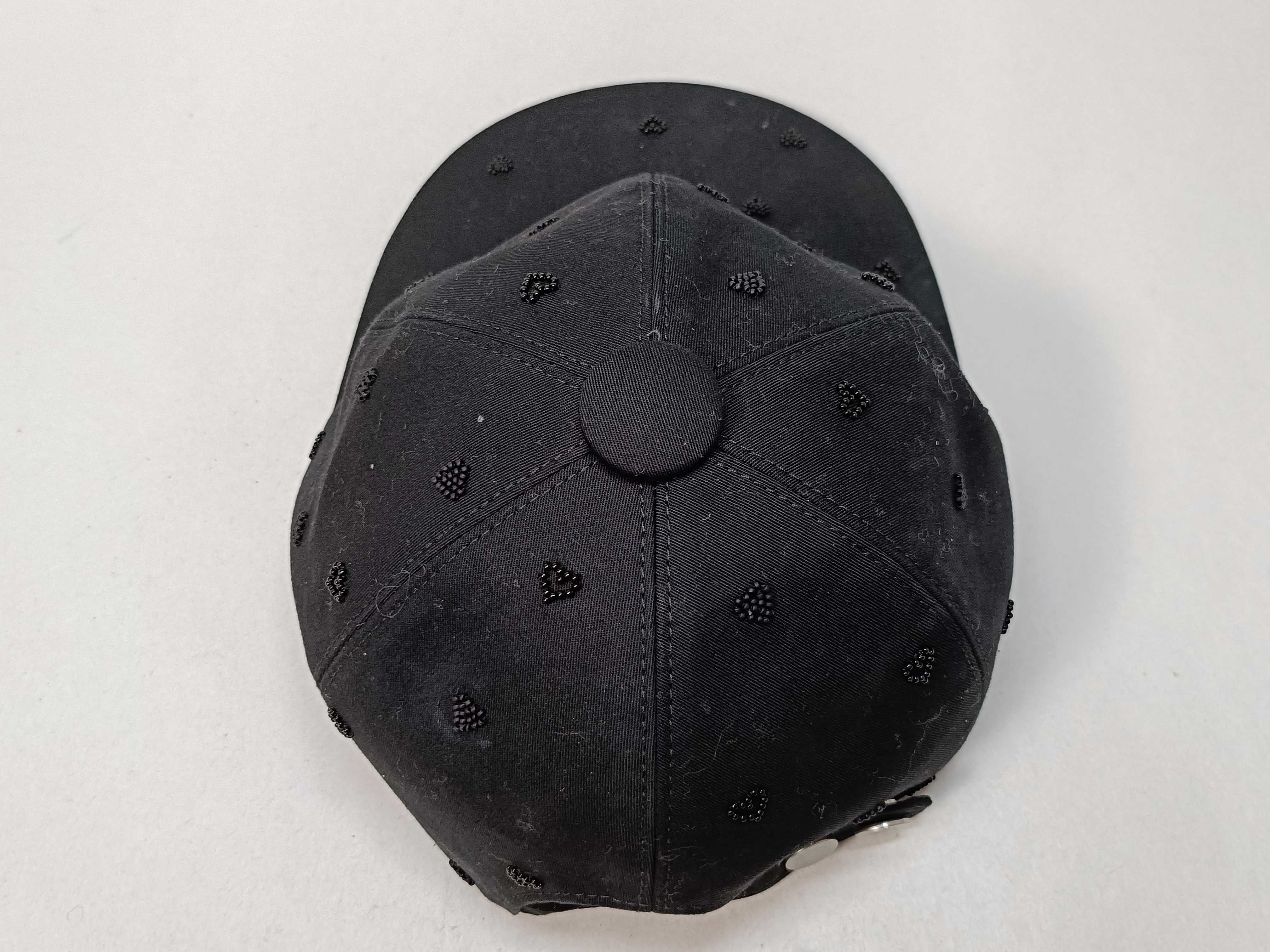 Heart Cap and other accessories — view 4