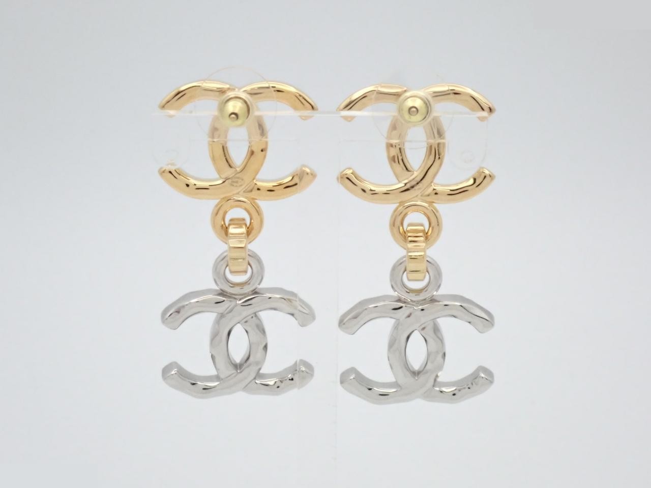 earrings, B26P, Coco Mark, gold and silver. — view 2