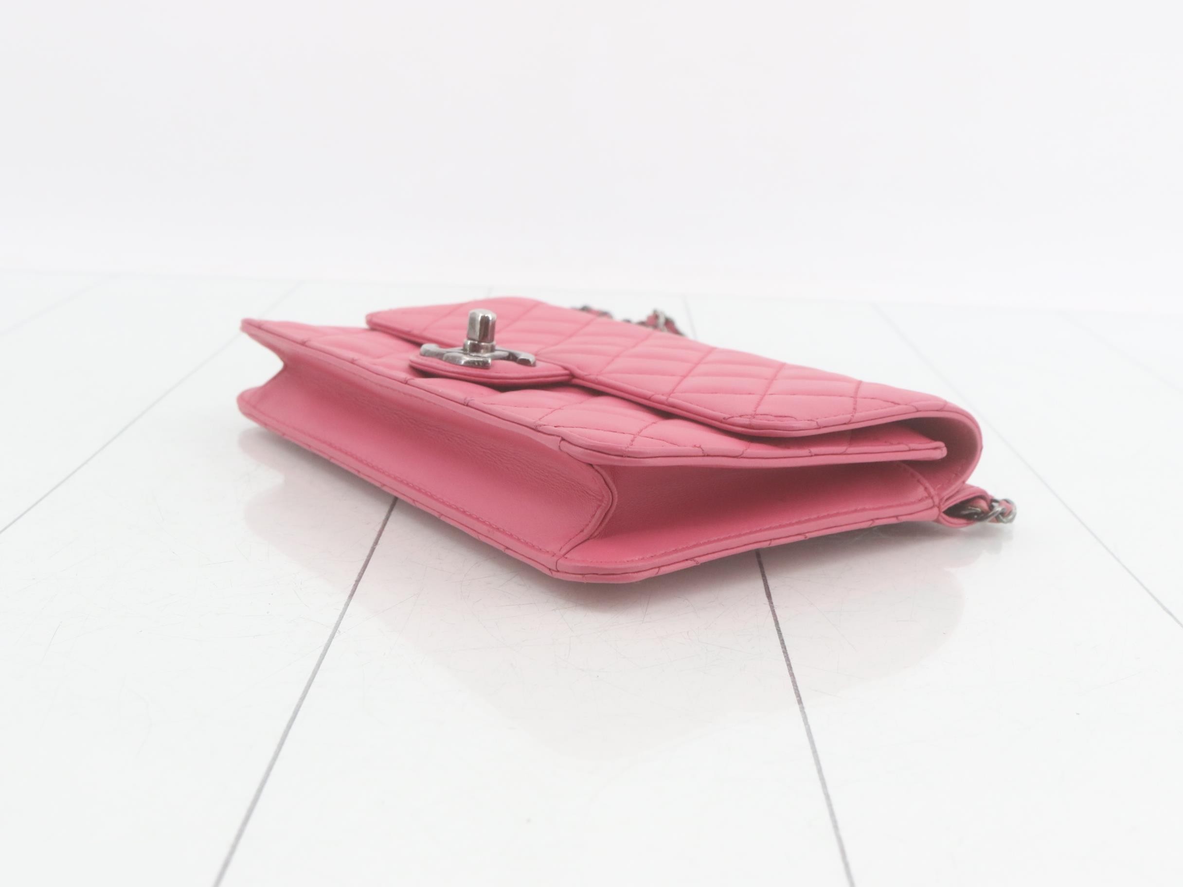 Matelassé Leather Turnlock Chain Shoulder Bag — view 6