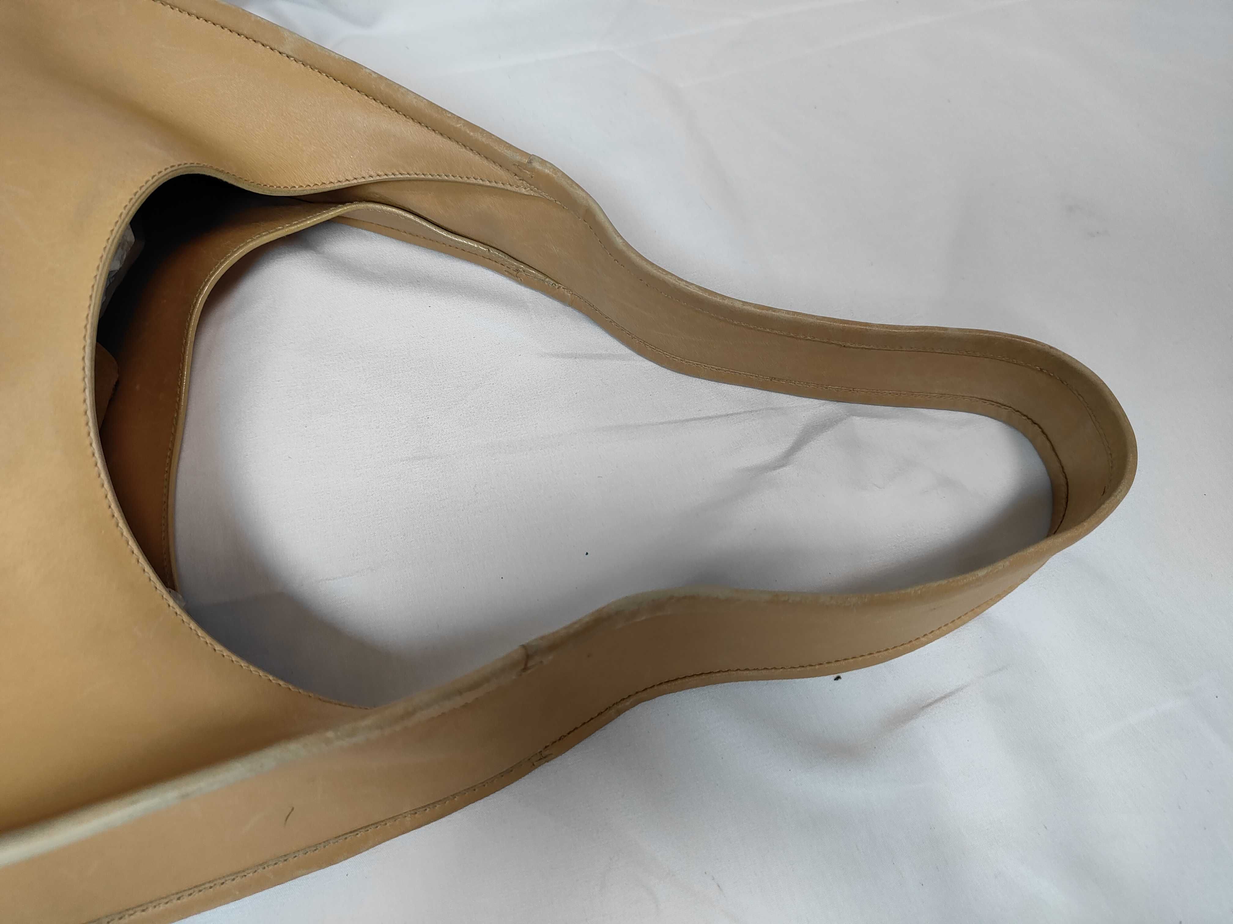 B8330 Leather Shoulder Bag (Beige) — view 3