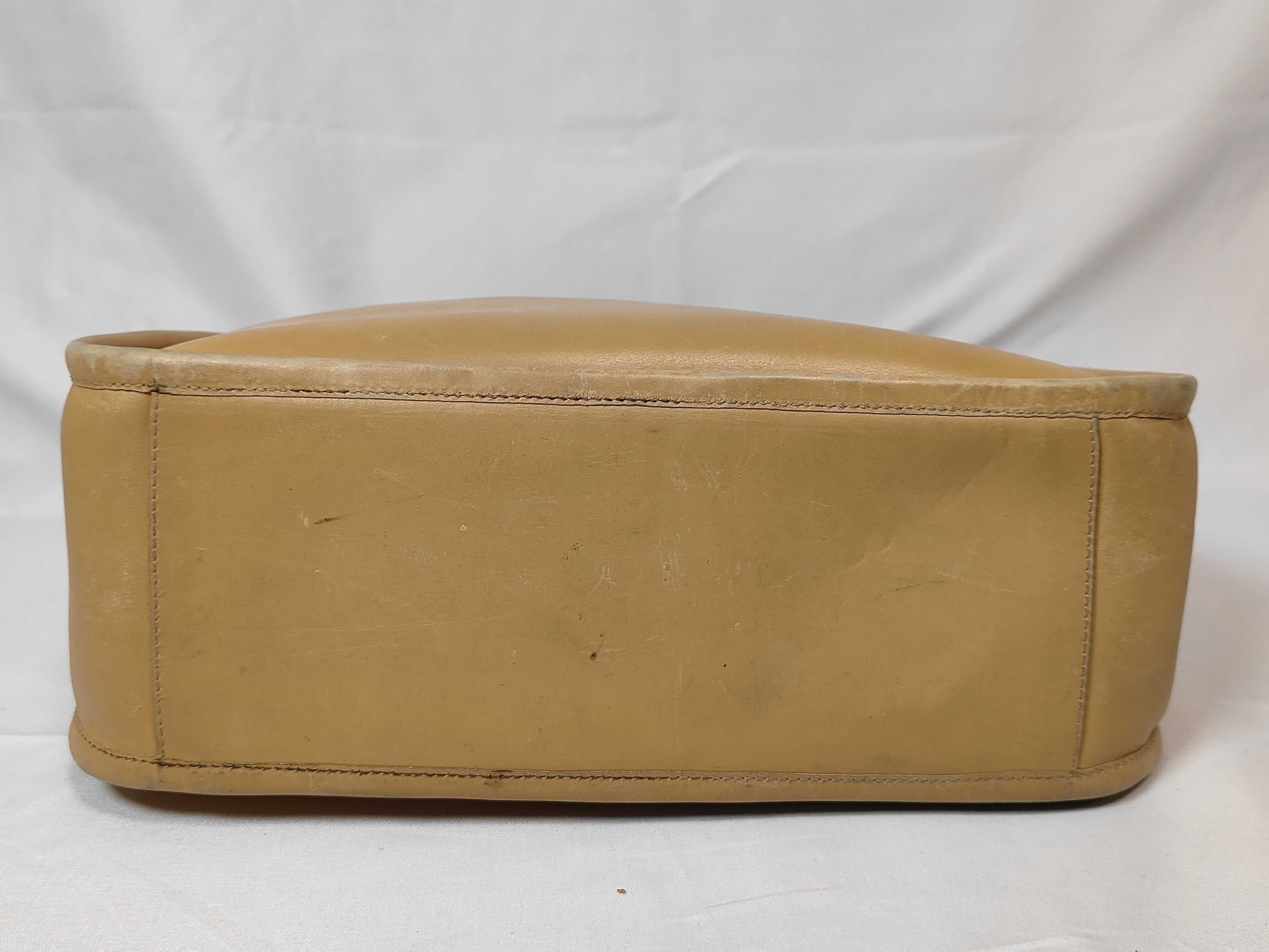 B8330 Leather Shoulder Bag (Beige) — view 7