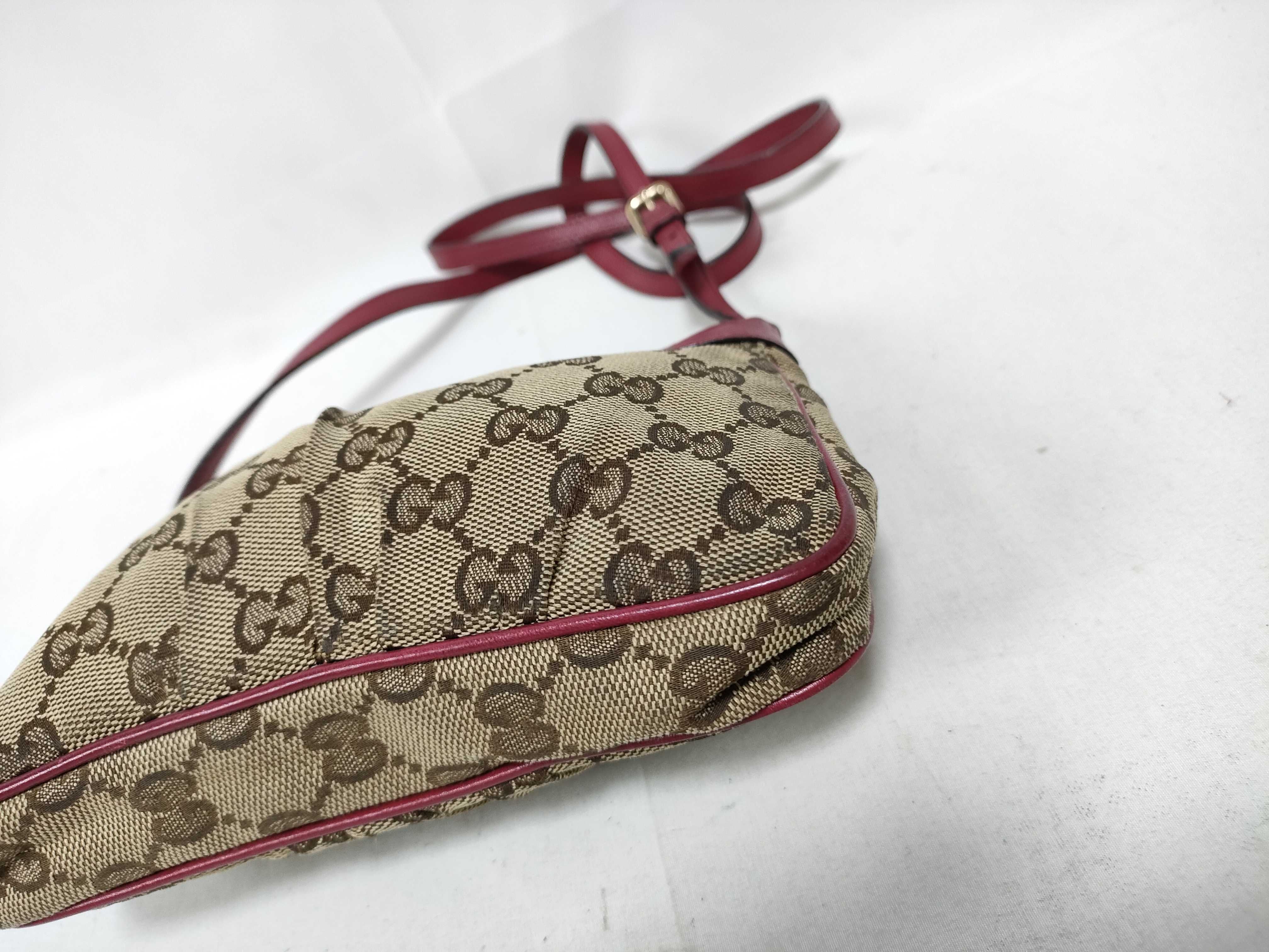 Purple Canvas Vintage Love Heart Zipper Mini Crossbody Bag (Shoulder Bag) — view 4