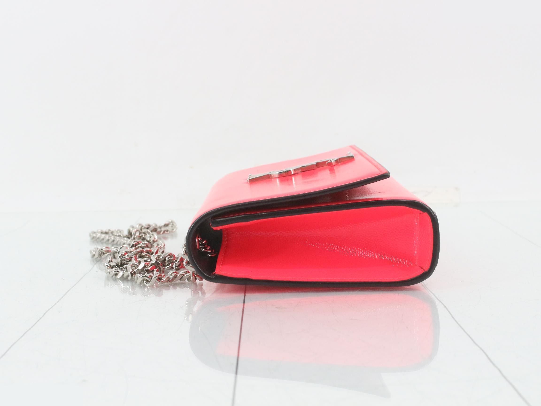 Enamel logo hardware chain shoulder bag — view 4