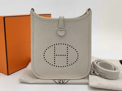 Evelyne Amazone 16 G stamp Silver hardware Cream shoulder bag