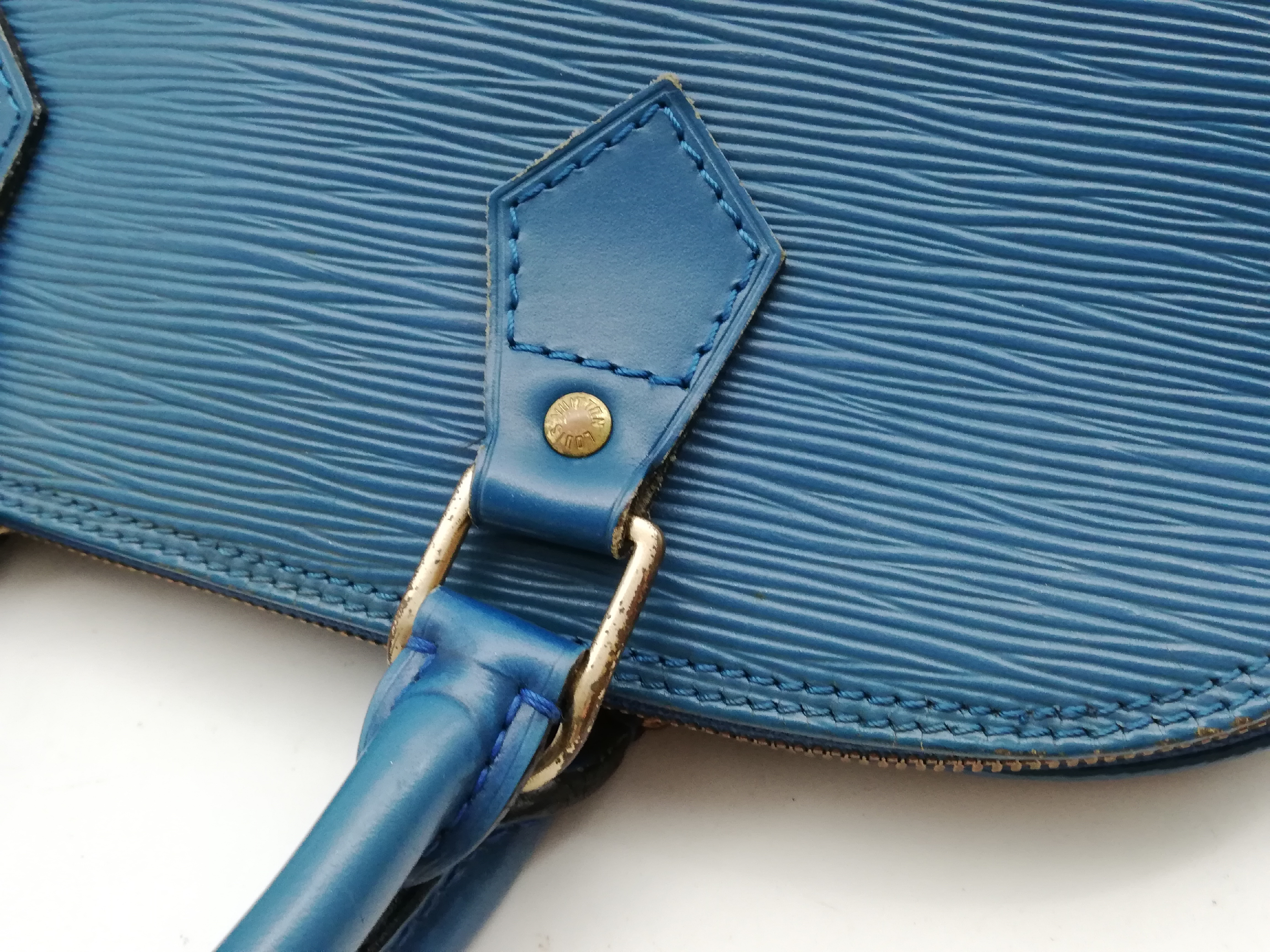 Epi Alma M52145 Handbag — view 11