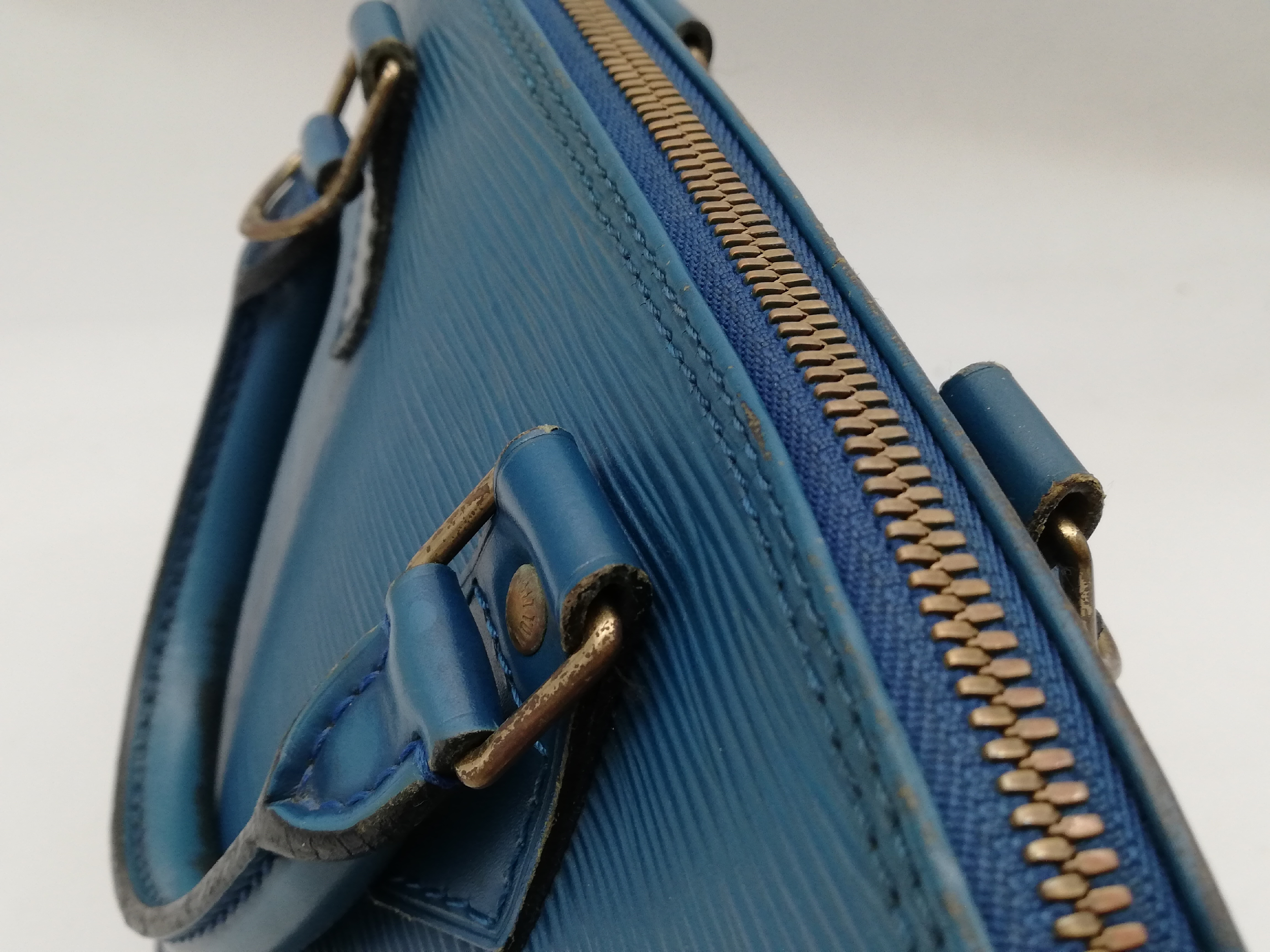 Epi Alma M52145 Handbag — view 8