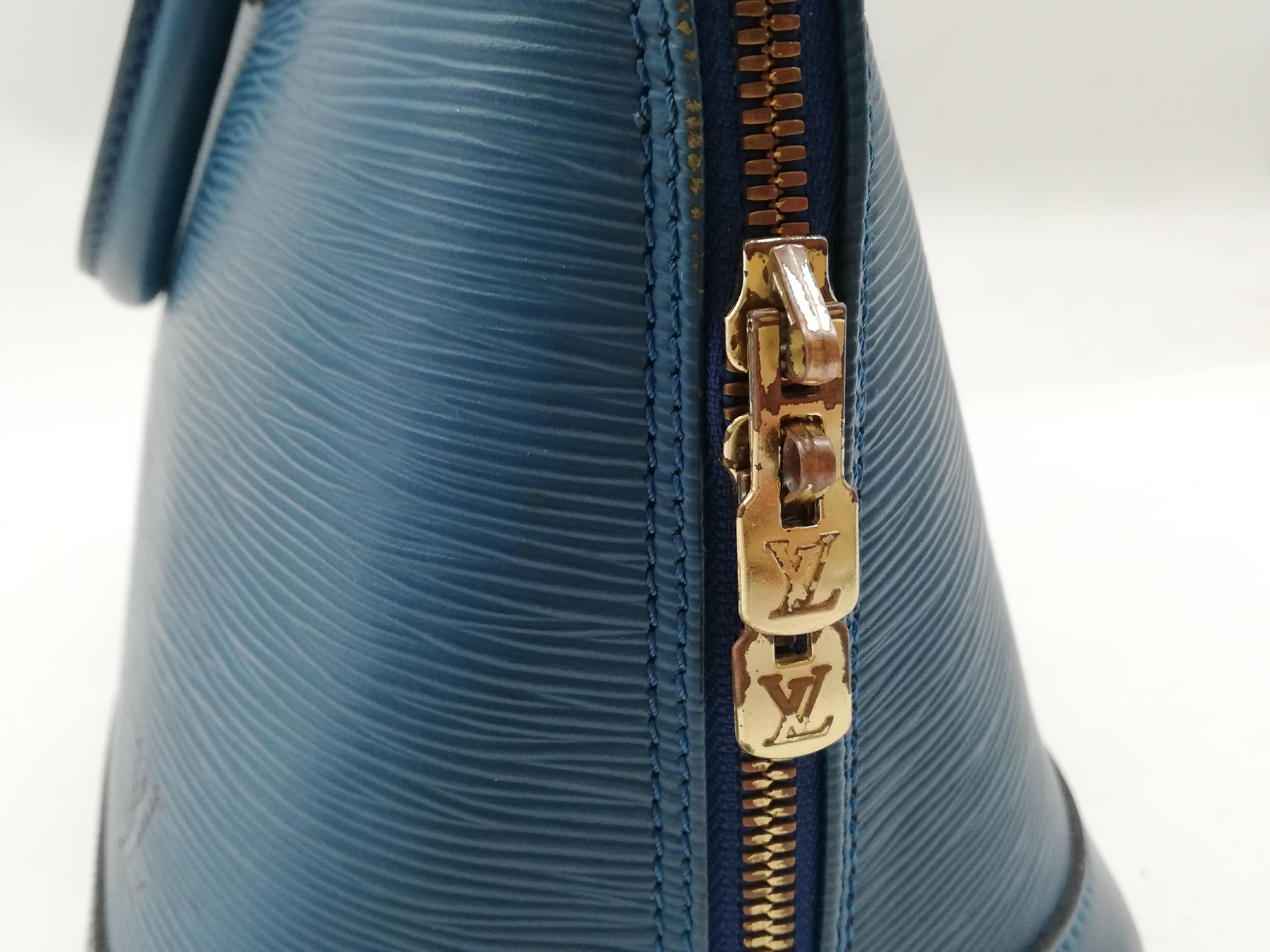 Epi Alma M52145 Handbag — view 9