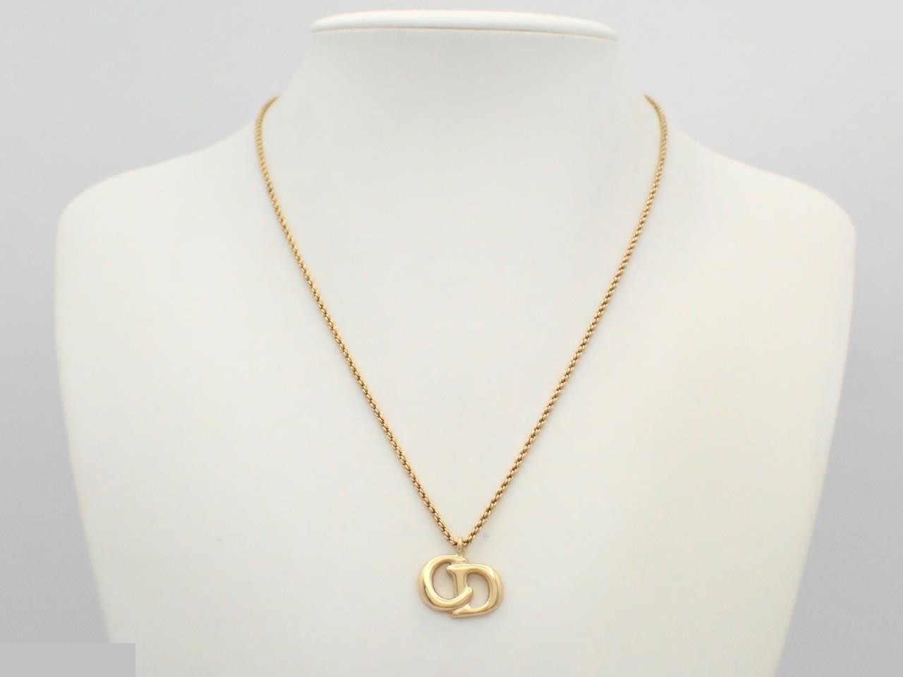 Other lines: precious metals, necklaces, pendants — view 3