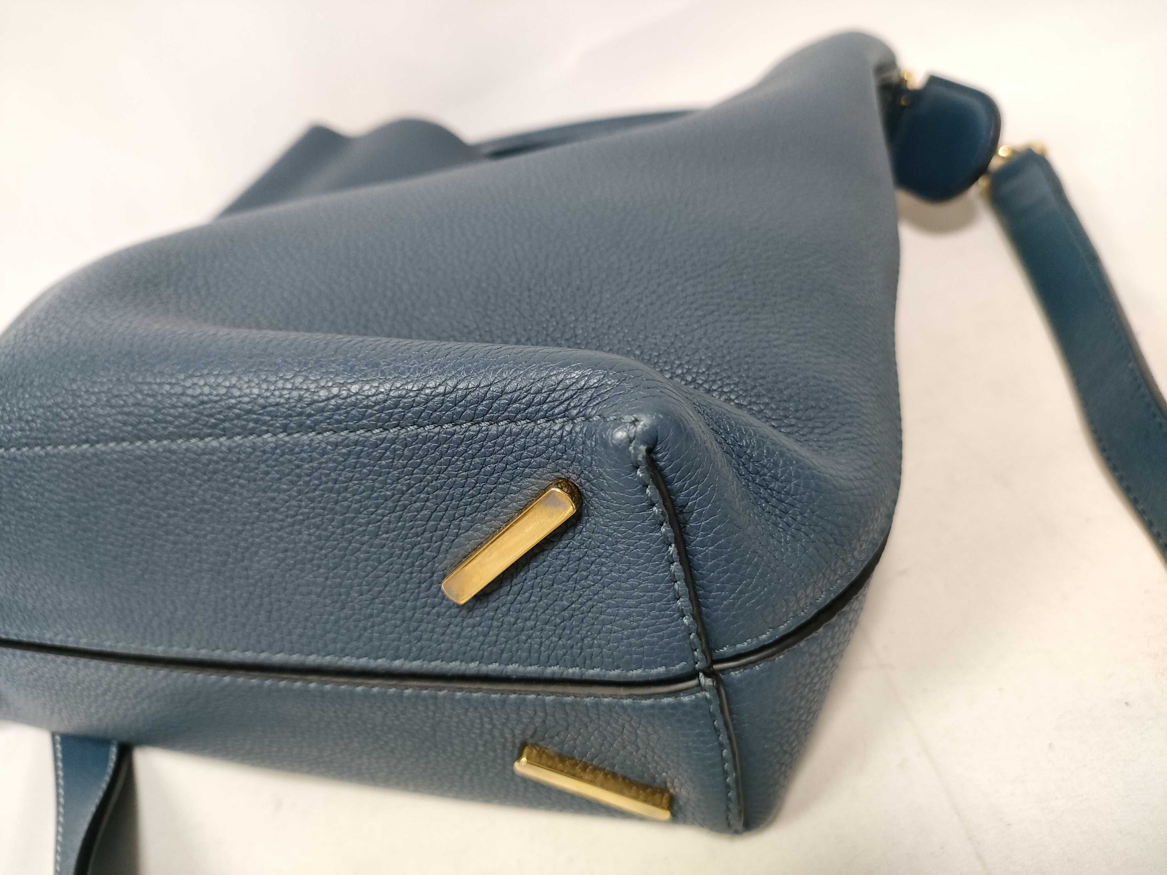 T Bucket 2-way Handbag — view 4