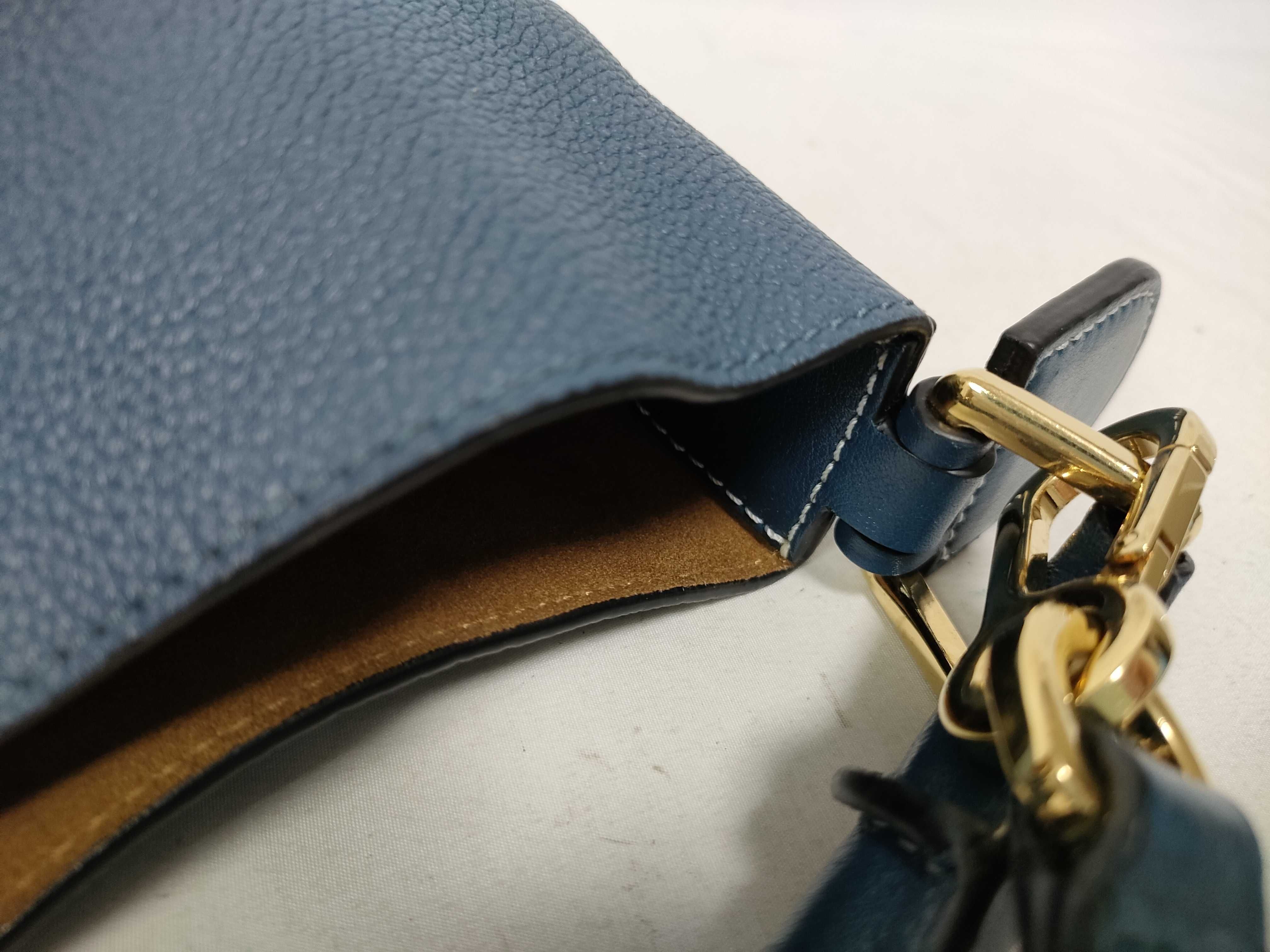 T Bucket 2-way Handbag — view 9