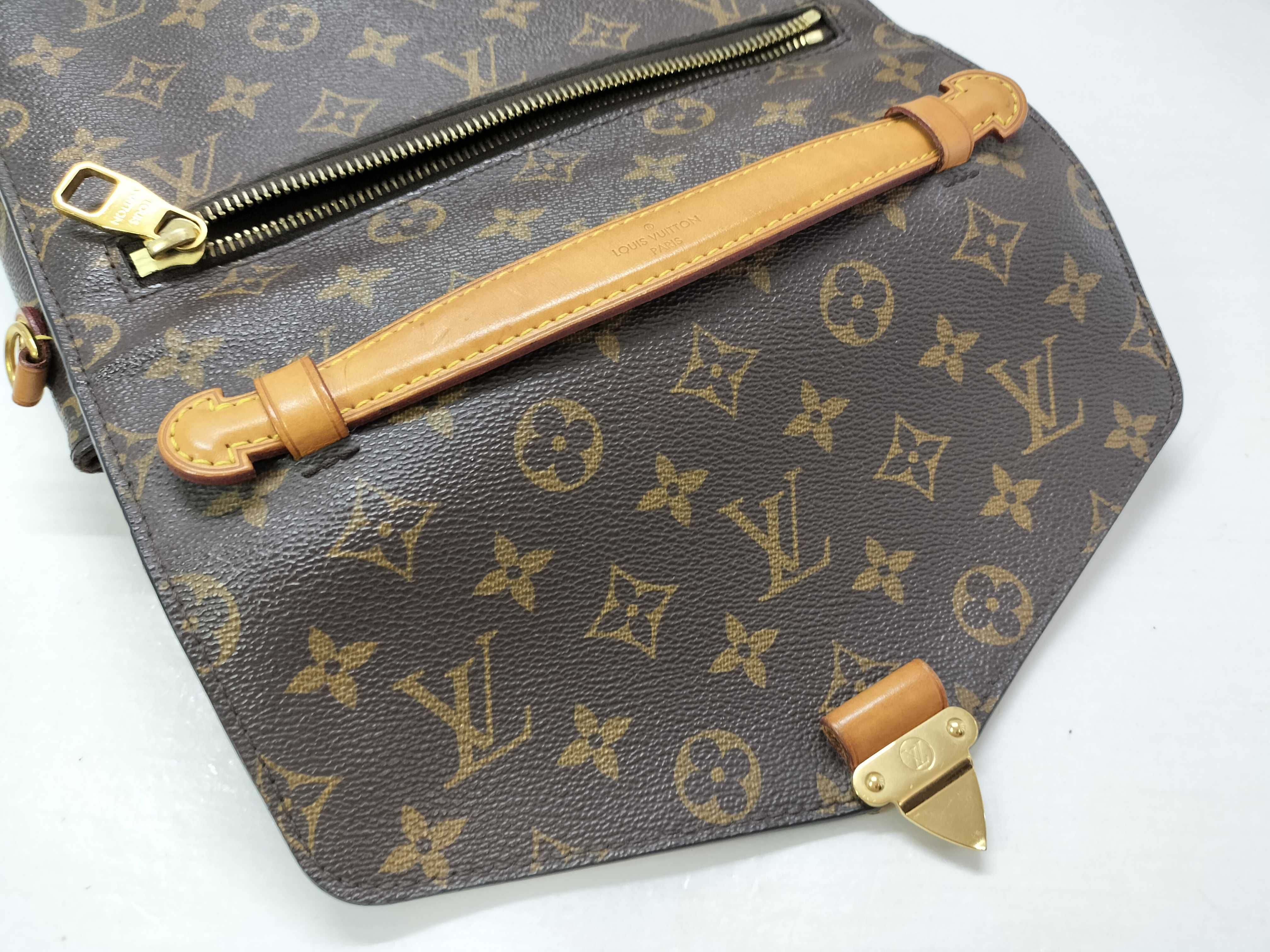 Monogram Louis Vuitton Monogram Message Shoulder Bag Handbag — view 14