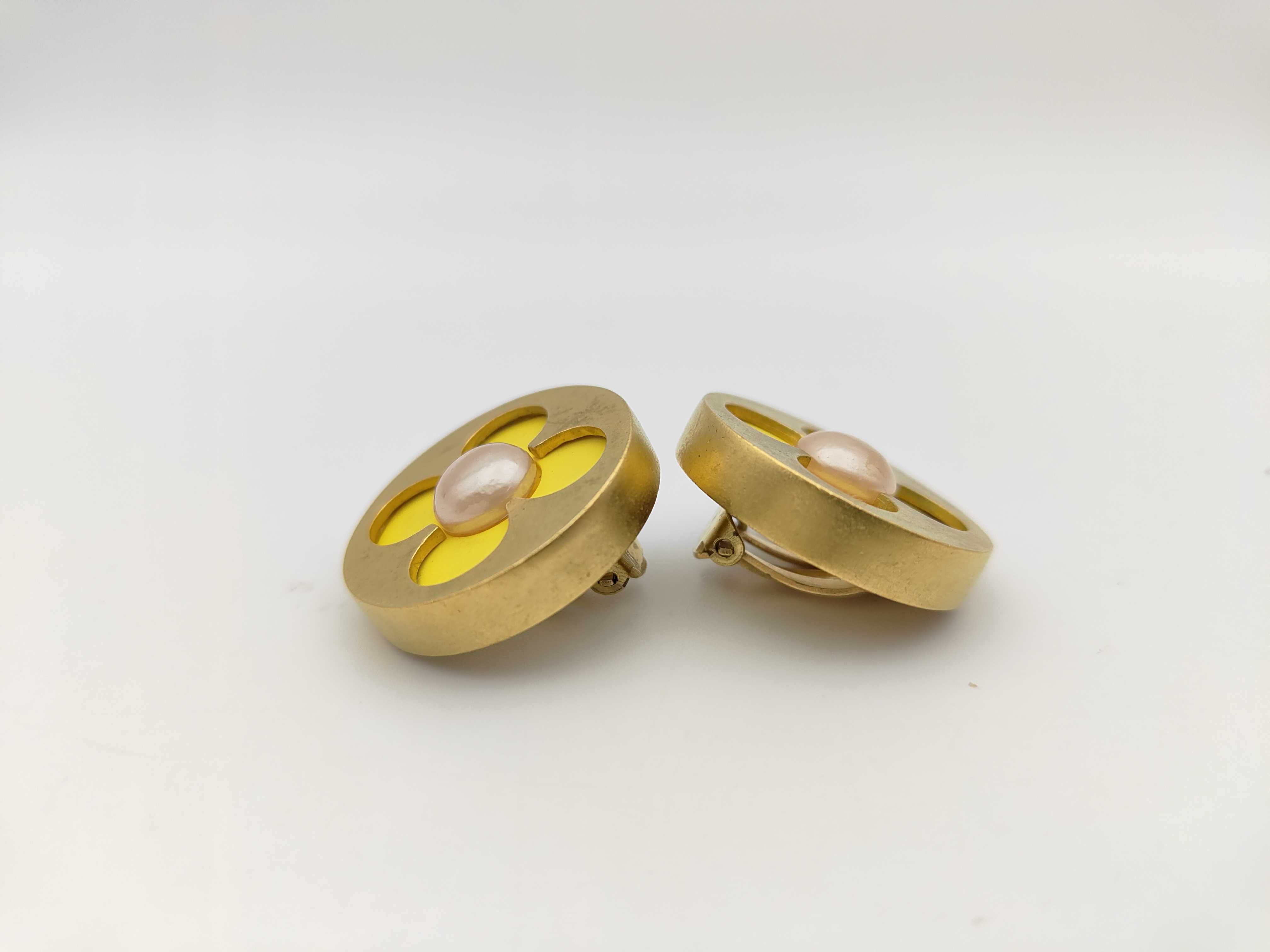 95C Extremely Rare Four-Leaf Clover Motif Pearl Earrings — view 3