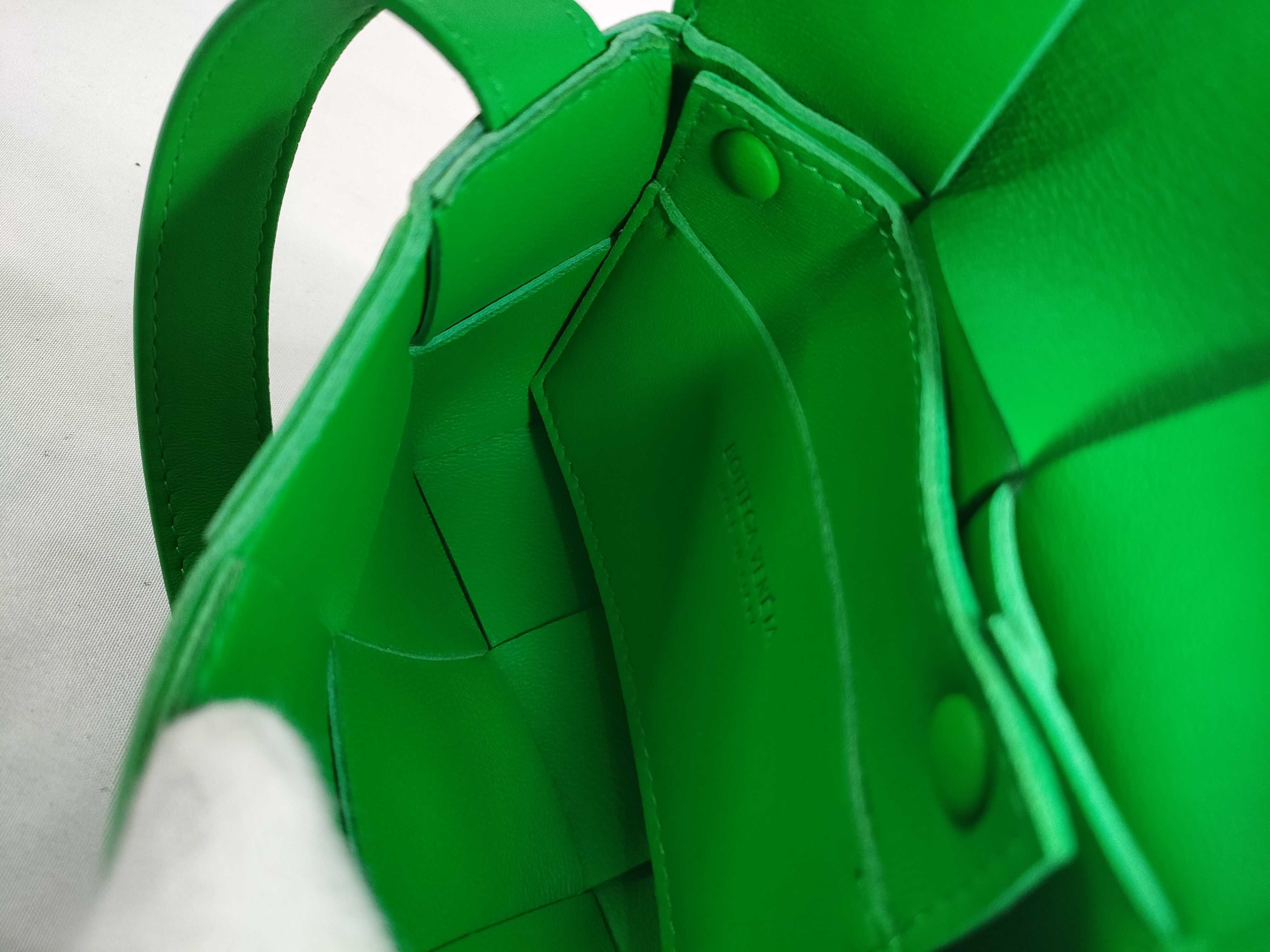Intrecciato Bottega Veneta Maxi Intrecciato Candy Cassette Bag Leather Green 49 Shoulder Bag — view 11