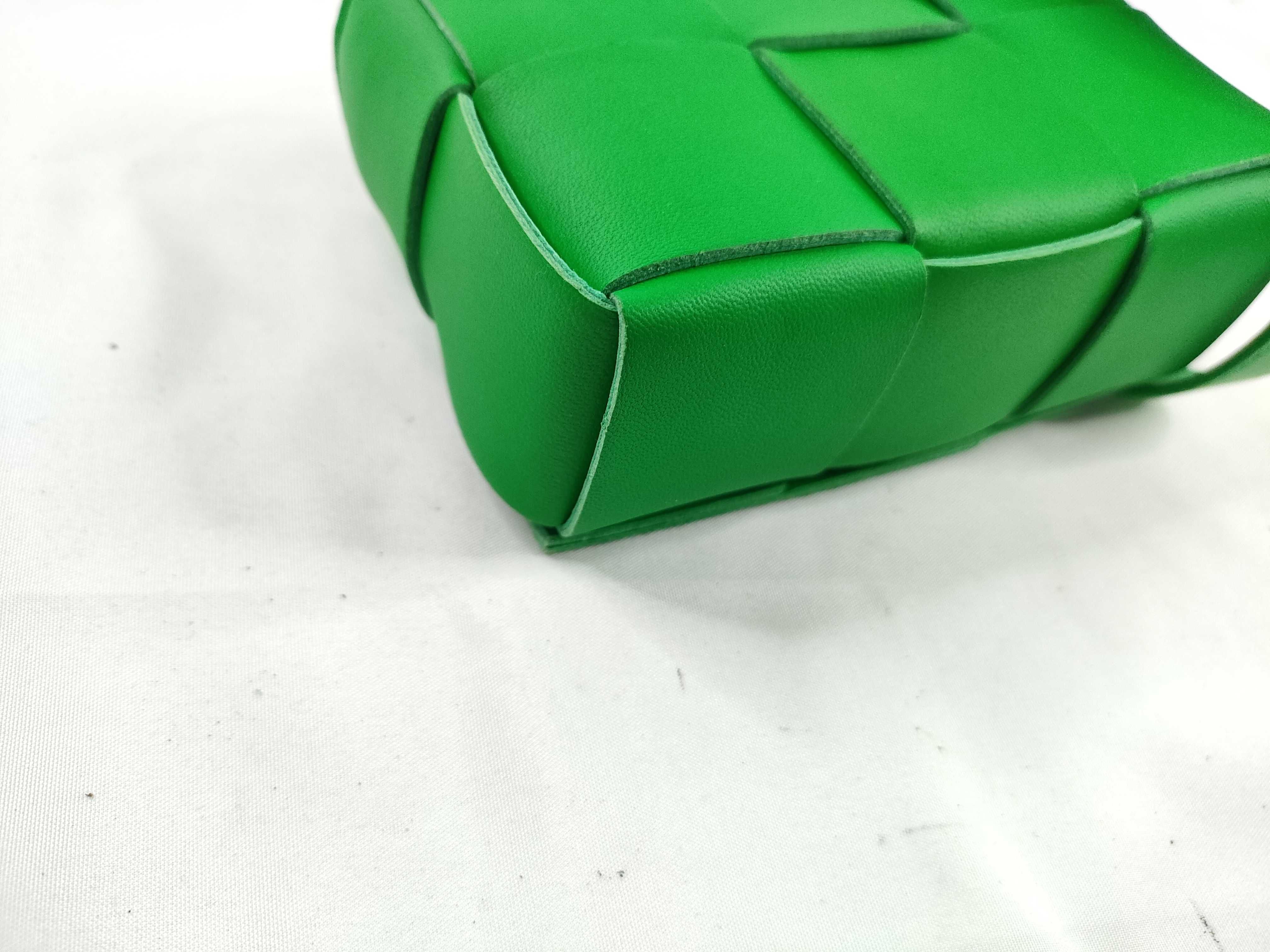 Intrecciato Bottega Veneta Maxi Intrecciato Candy Cassette Bag Leather Green 49 Shoulder Bag — view 3