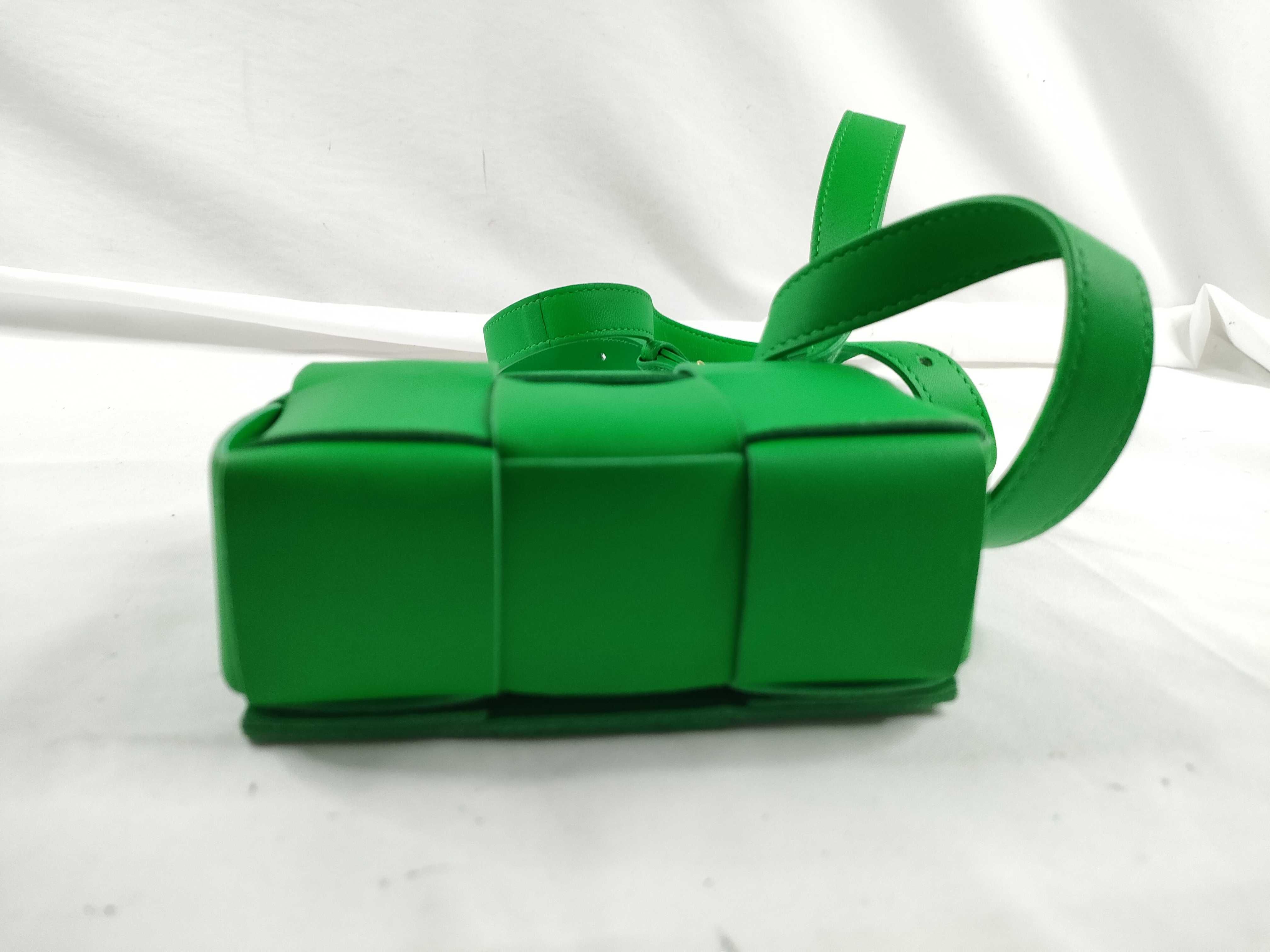 Intrecciato Bottega Veneta Maxi Intrecciato Candy Cassette Bag Leather Green 49 Shoulder Bag — view 4