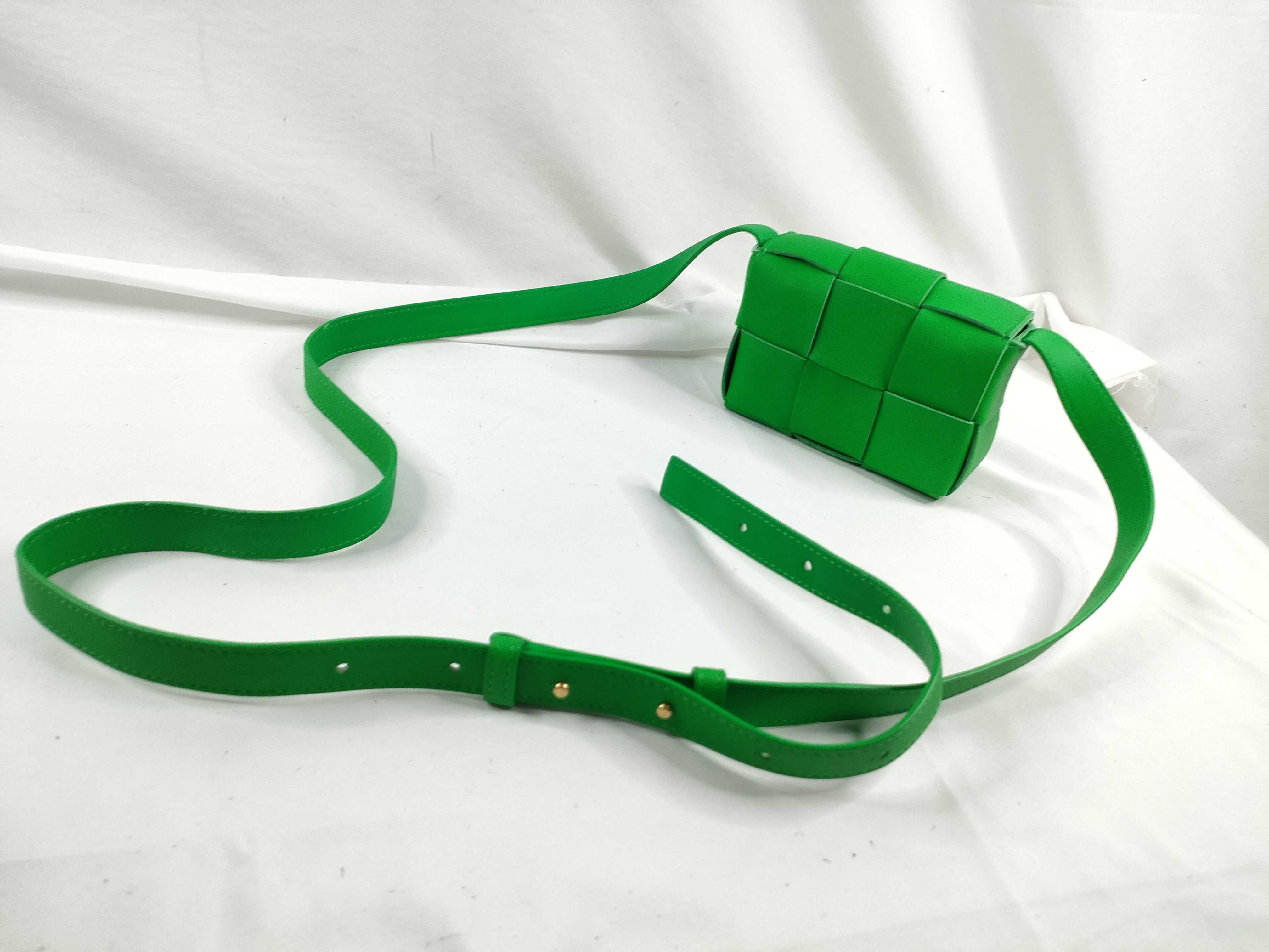 Intrecciato Bottega Veneta Maxi Intrecciato Candy Cassette Bag Leather Green 49 Shoulder Bag — view 6