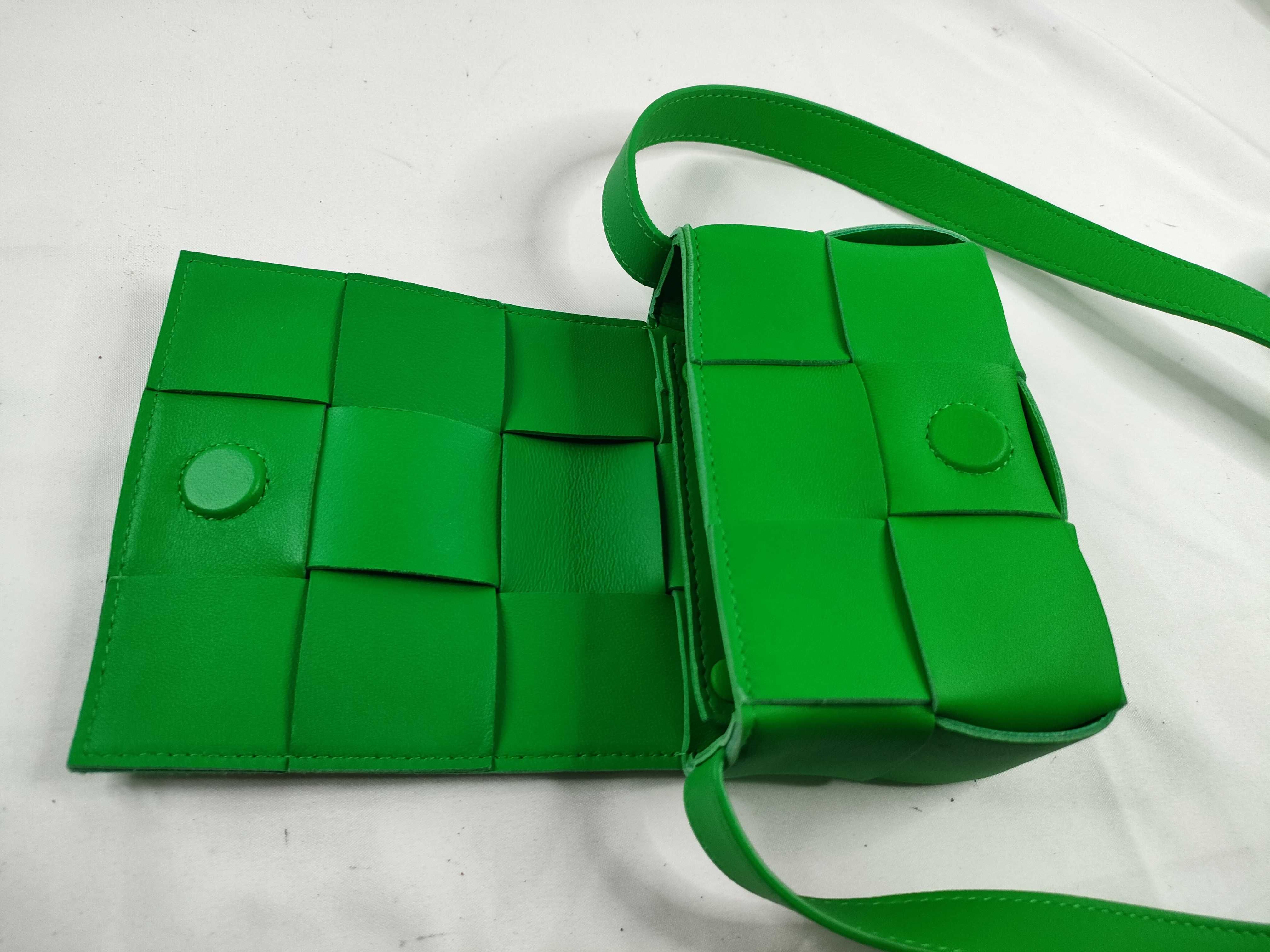 Intrecciato Bottega Veneta Maxi Intrecciato Candy Cassette Bag Leather Green 49 Shoulder Bag — view 9