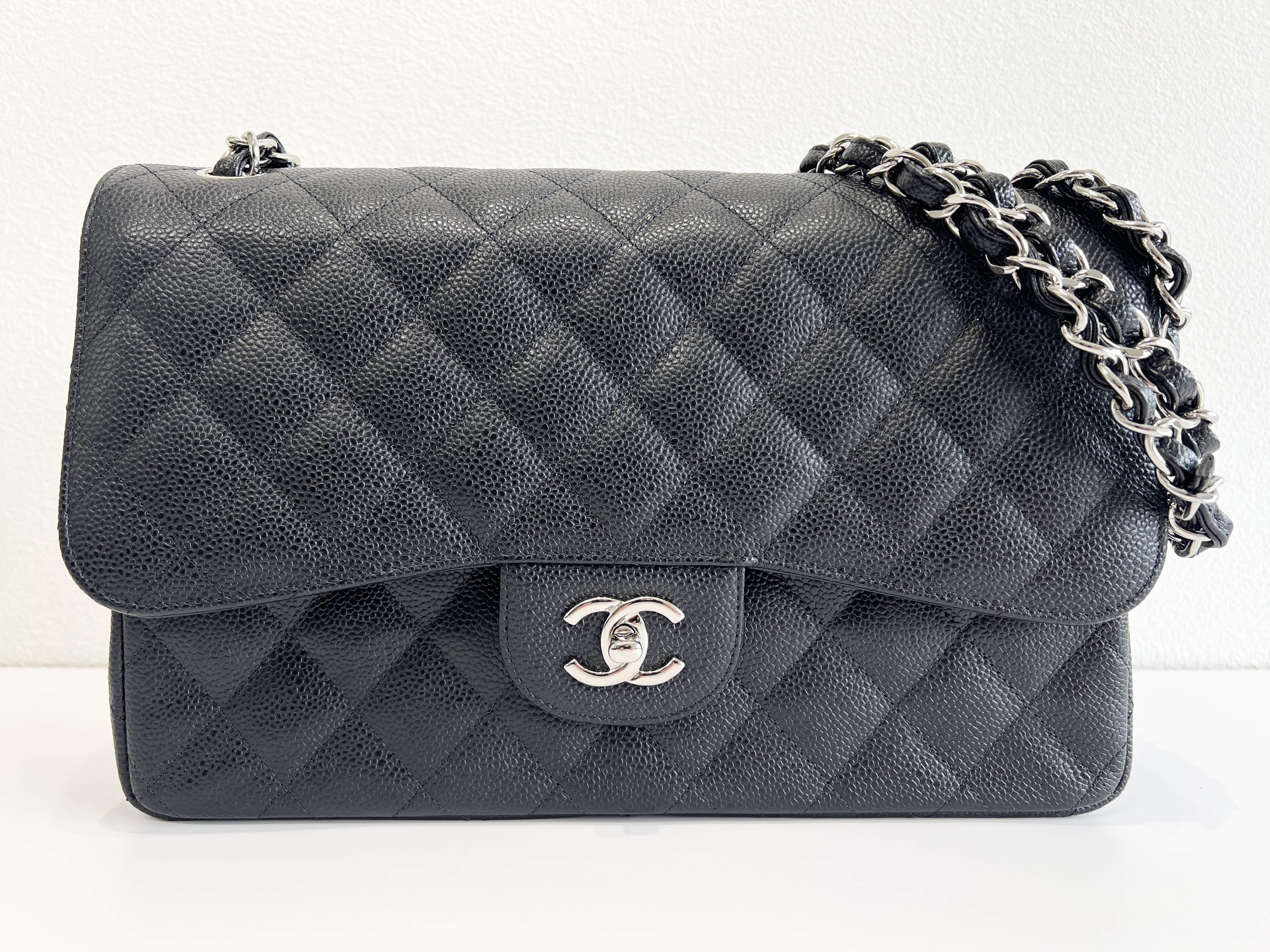 Matelasse 30 W Double Flap Caviar Skin Leather No. 17 Chain Shoulder Bag — view 2