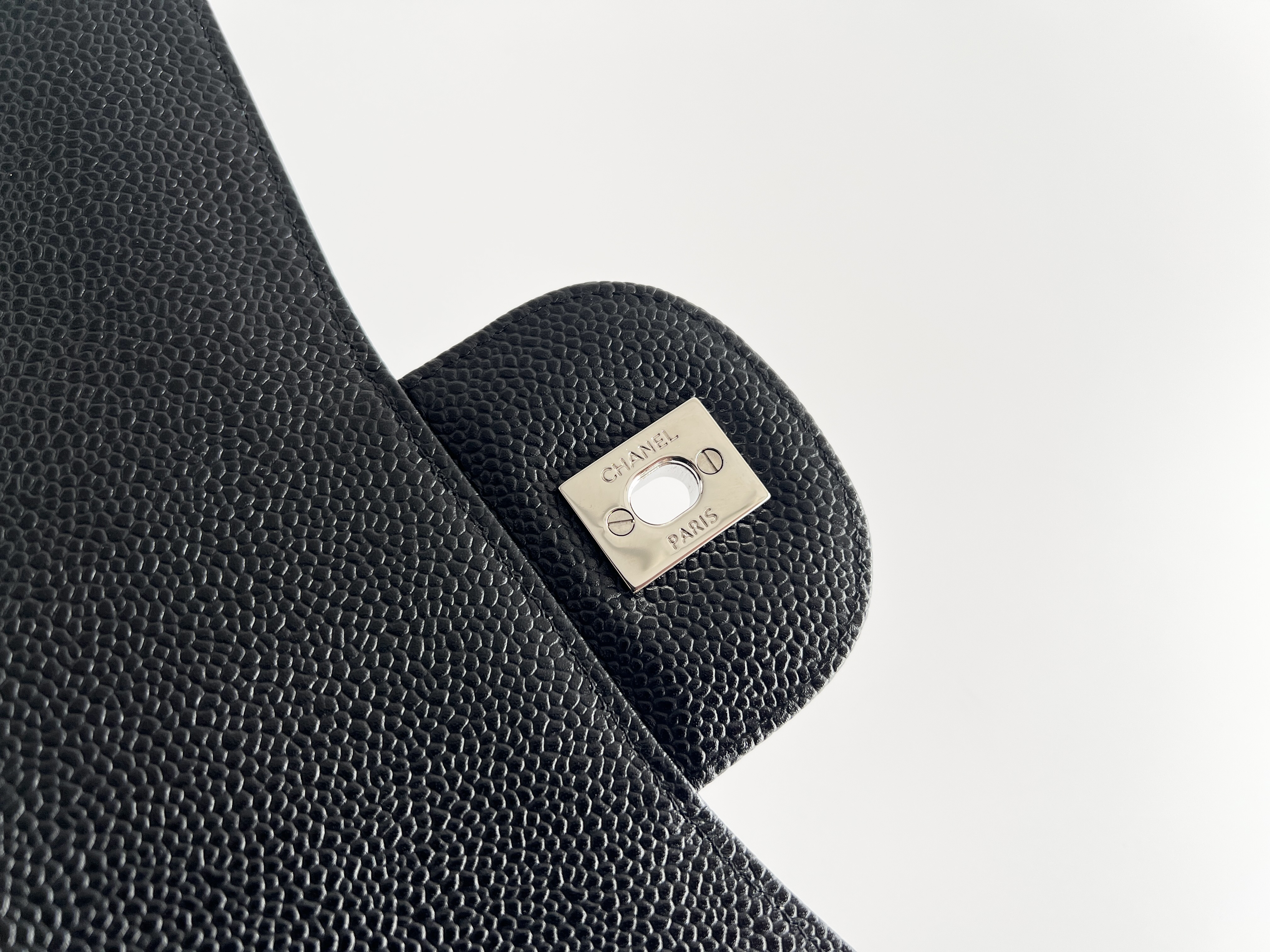 Matelasse 30 W Double Flap Caviar Skin Leather No. 17 Chain Shoulder Bag — view 6
