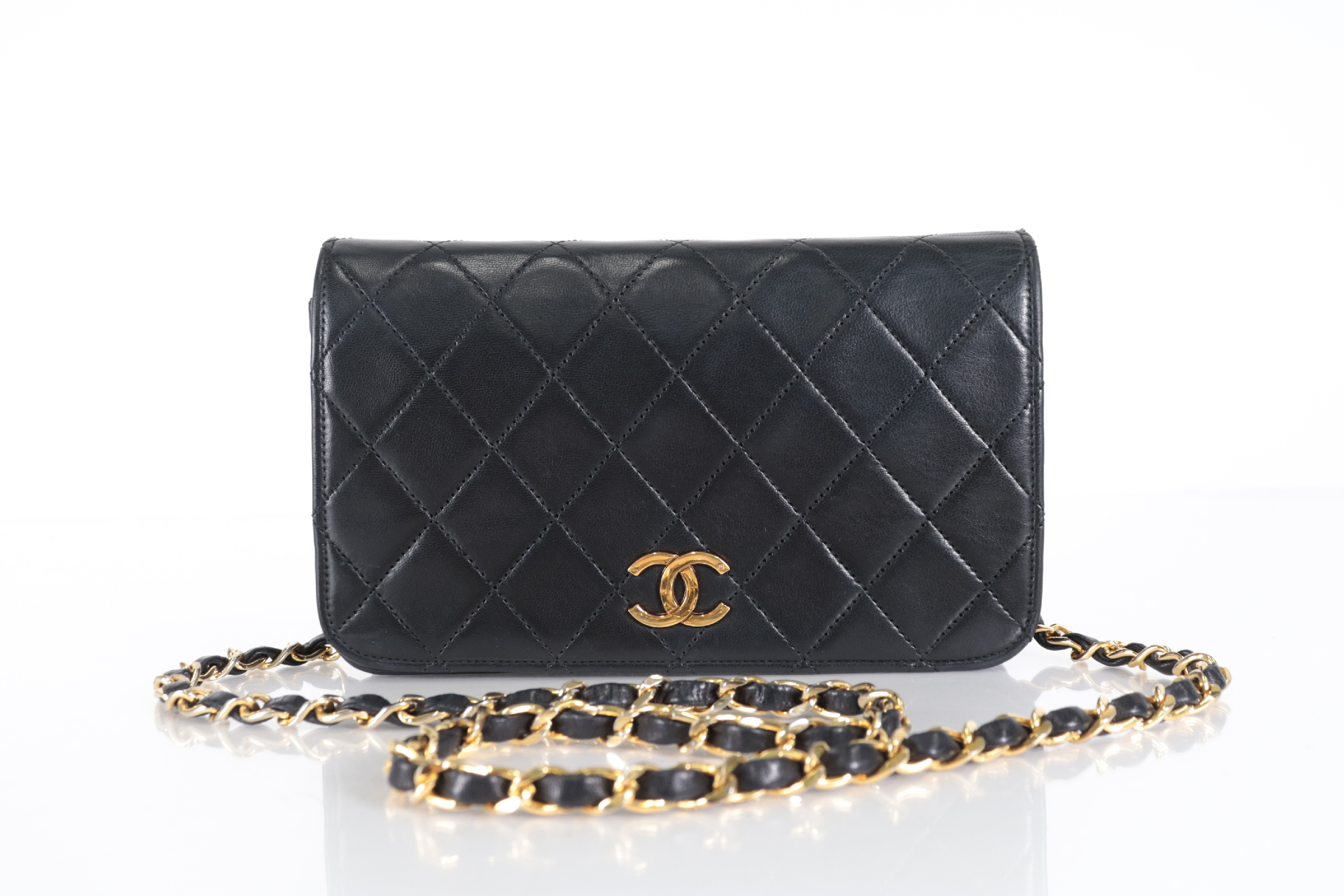 Matelassé Lambskin Full Flap Push Chain Shoulder Bag — view 2