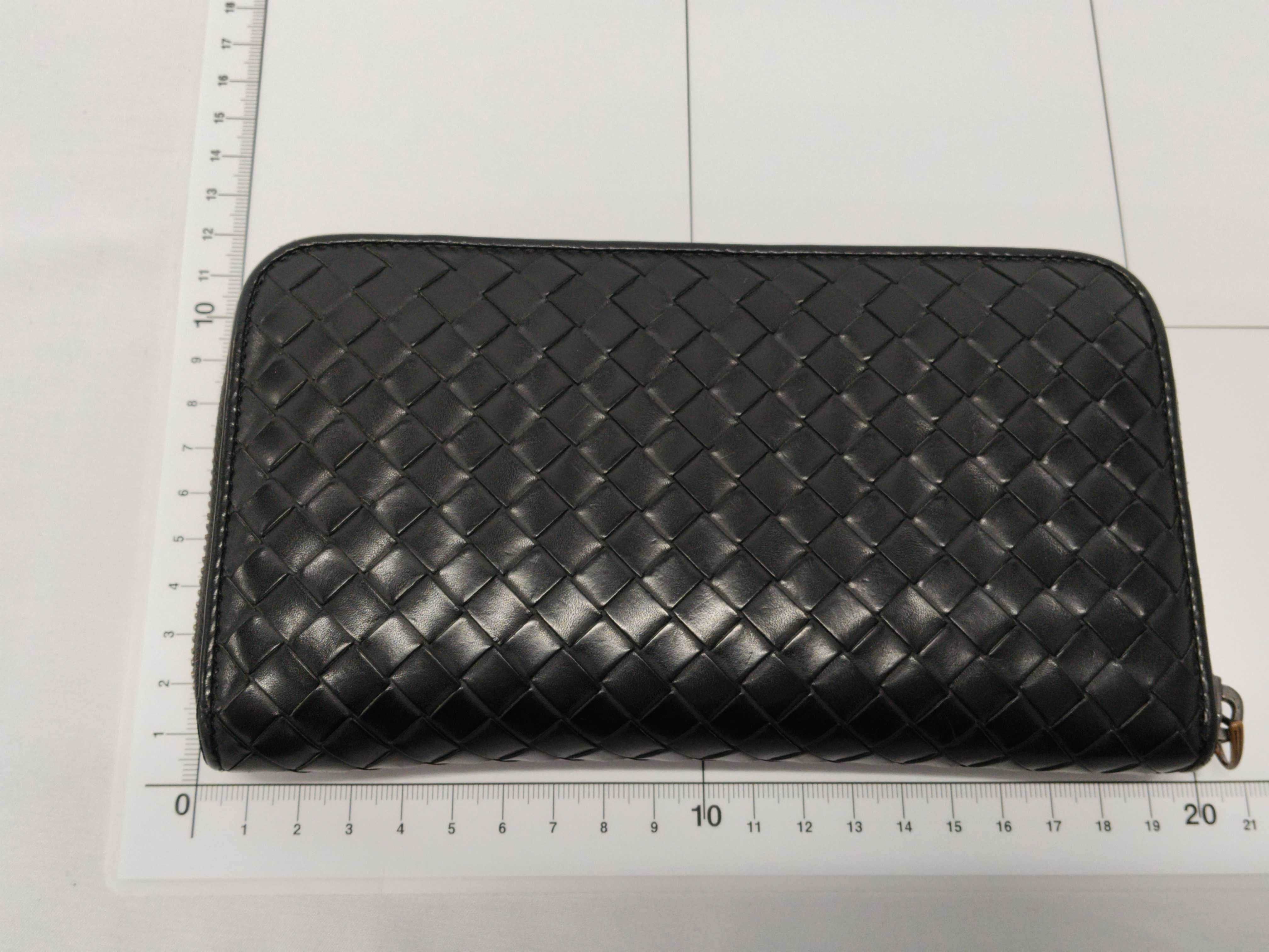 Intrecciato Round Zip Wallet Black — view 2