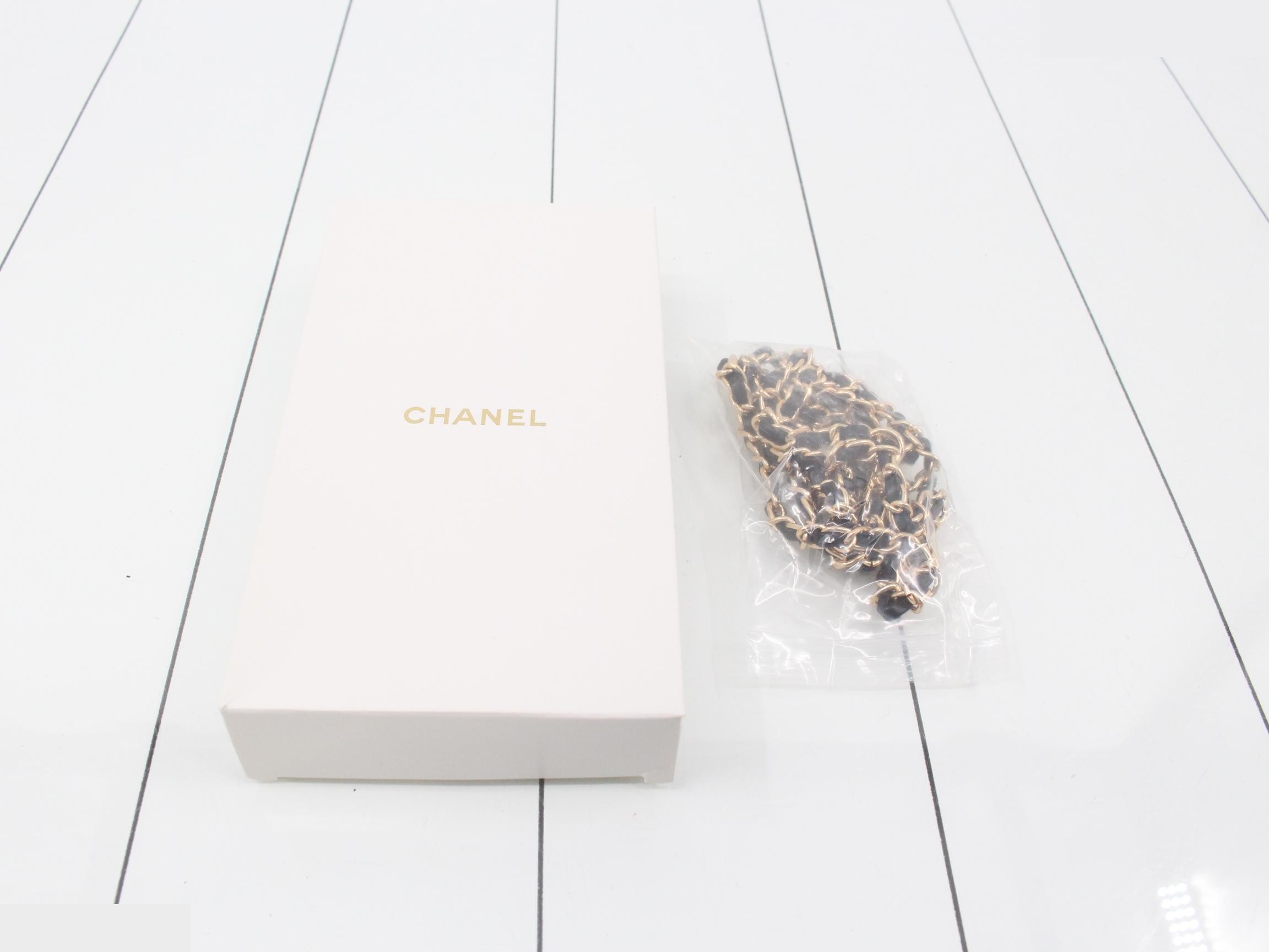 Unused Chanel pouch/phone case with chain shoulder strap, with box. — view 5