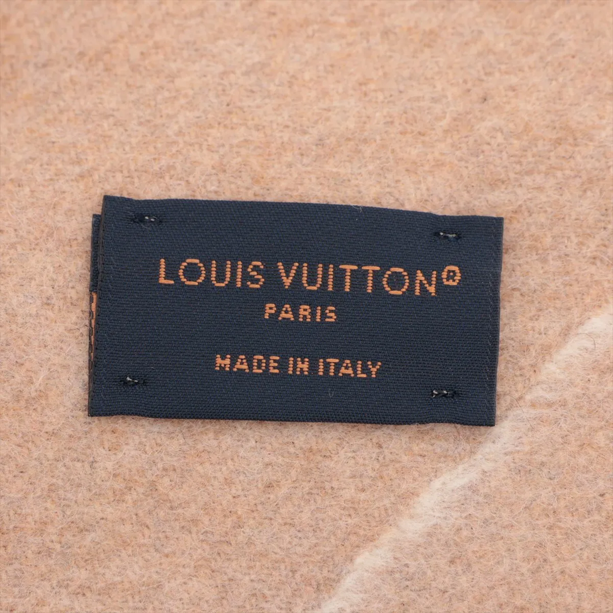 M76382 Echarpe The Ultimate Scarf, Wool x Cashmere, Beige. Shows signs of wear, — view 3