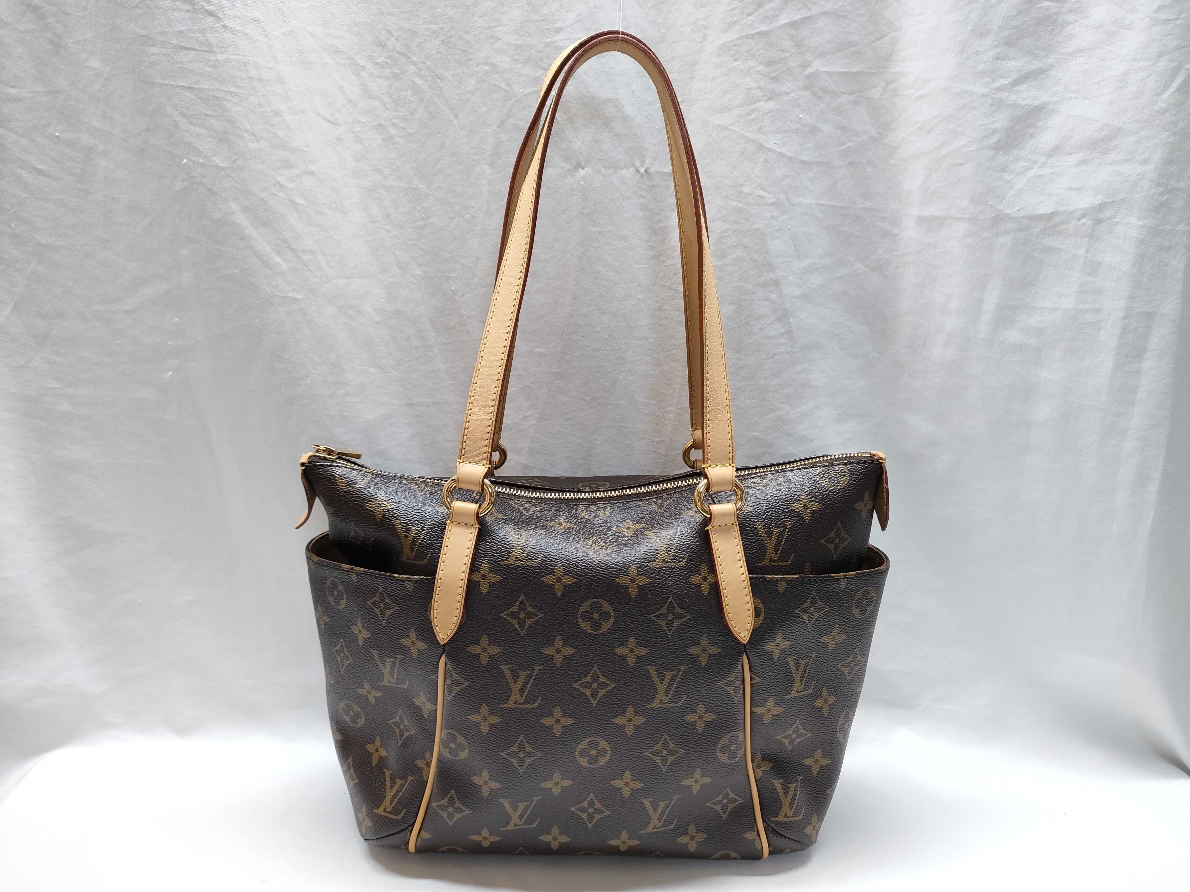 M56688 Totally PM Shoulder Bag