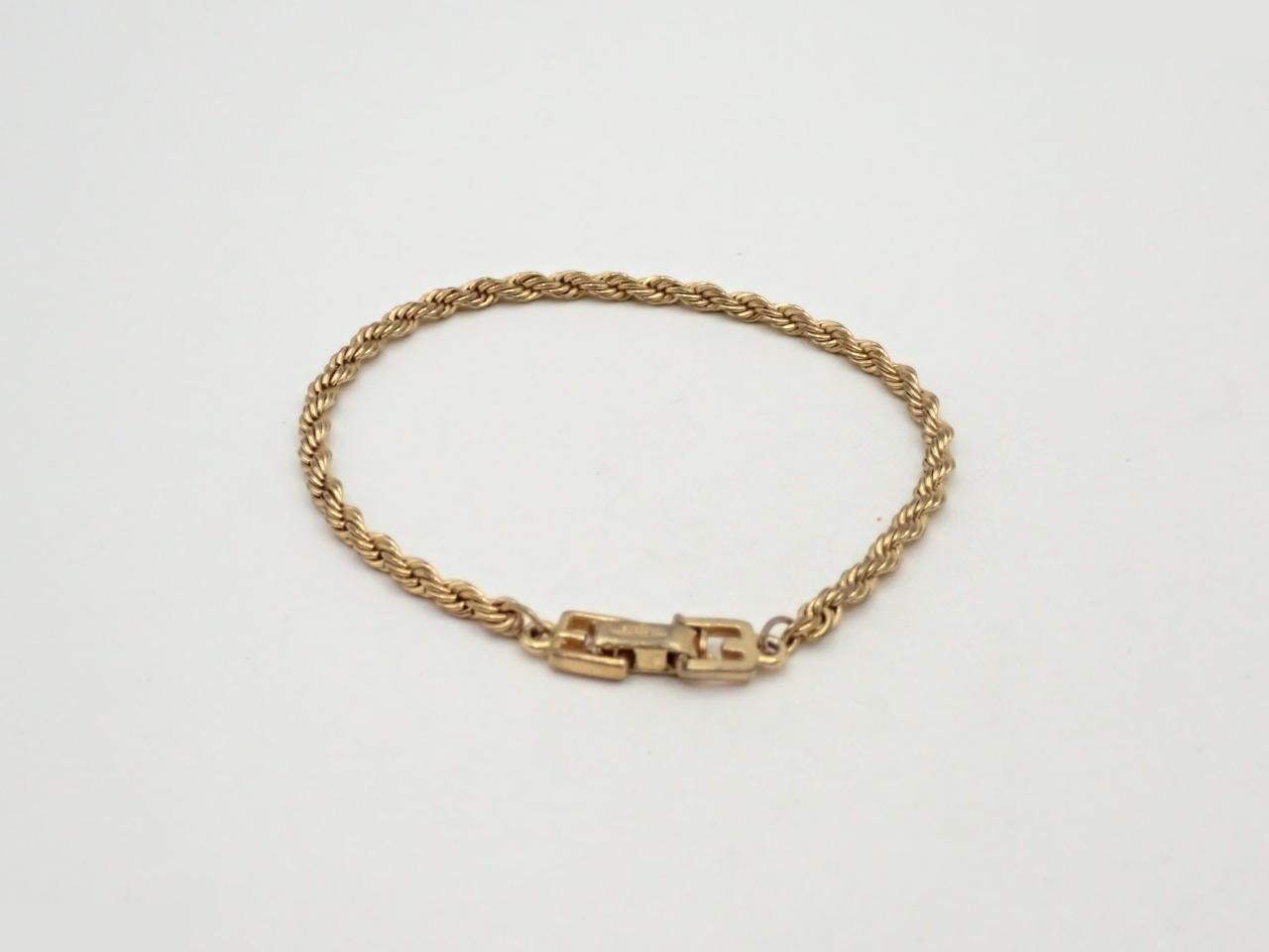 Other items in the line: Precious metal bracelets and bangles (metal), wrist circumference approximately 17.5 cm. — view 2