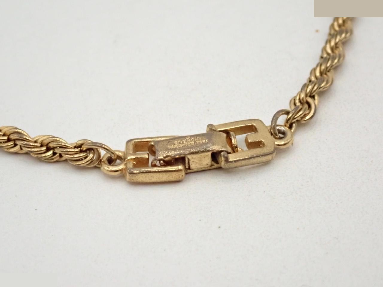 Other items in the line: Precious metal bracelets and bangles (metal), wrist circumference approximately 17.5 cm. — view 3