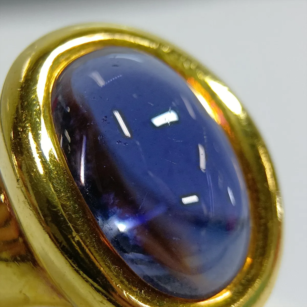 Baignoire Iolite Ring, 750 (Yellow Gold), 19.6g, Size 53, C51172. Features: Stone has — view 6